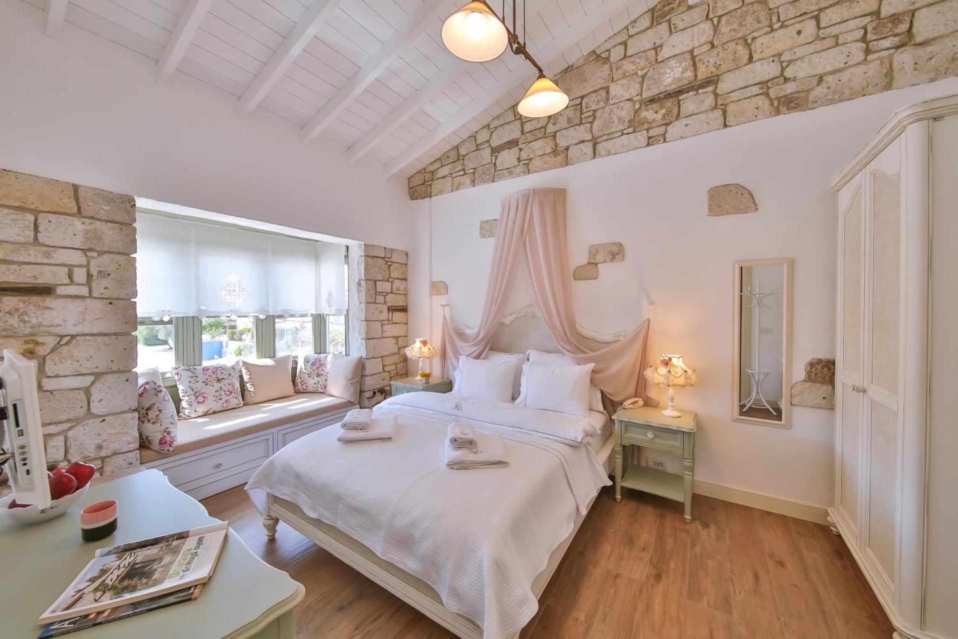 Luxe King Suite