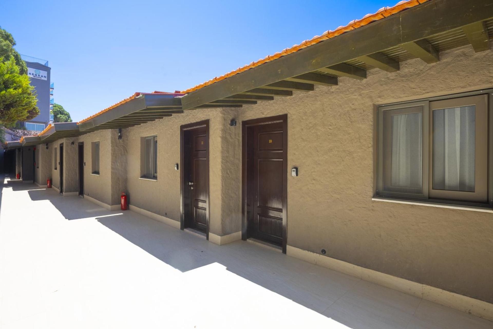 Aegean Apartments - Marina & Chios Island View