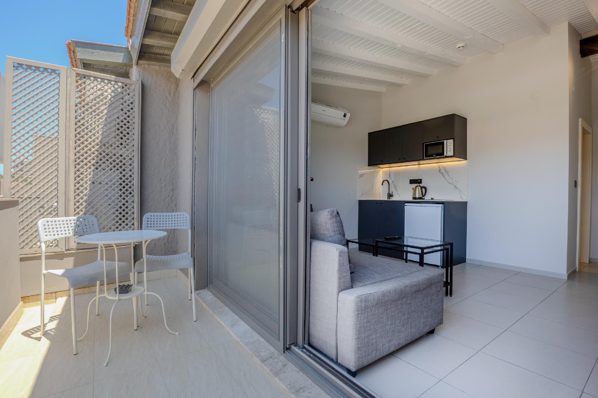 Apartment-Suite-Private Bathroom-Marina view