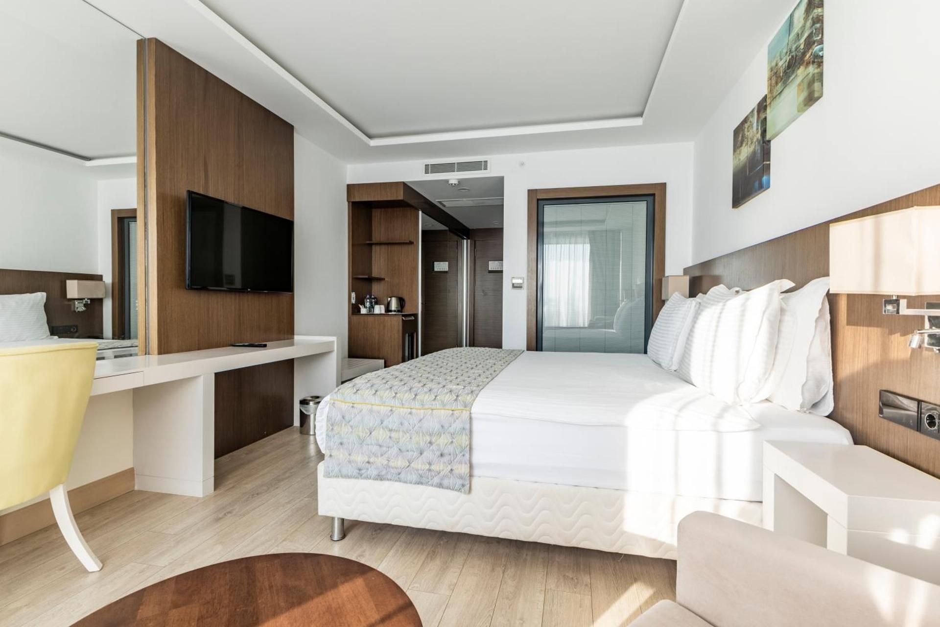Deluxe Double or Twin Room Sea - Non-Smoking