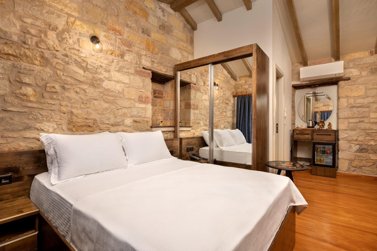 EFLIN HAUS BUTIK HOTEL Deluxe Stone Room with Balcony