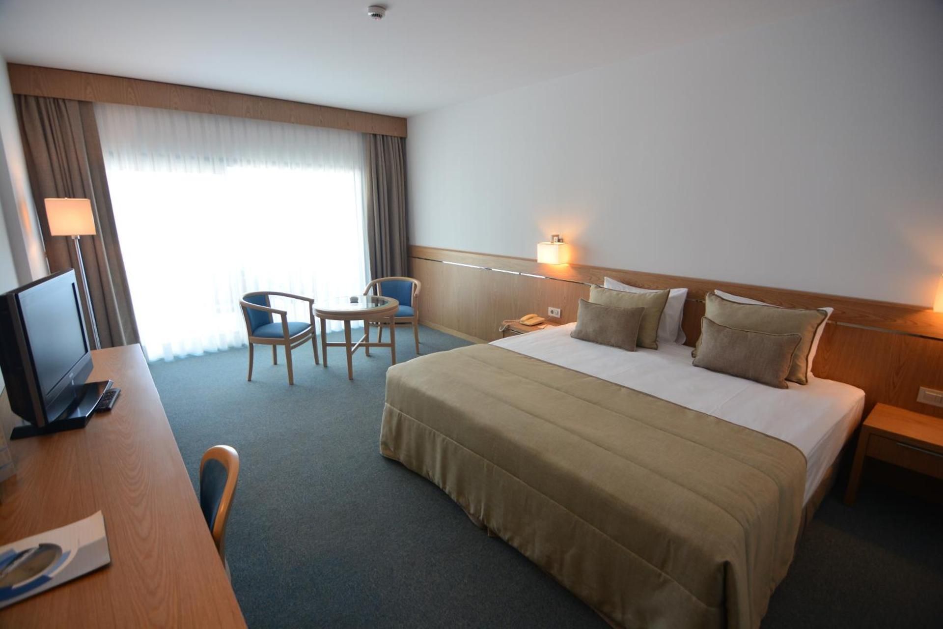Double or Twin Room with Side Sea View