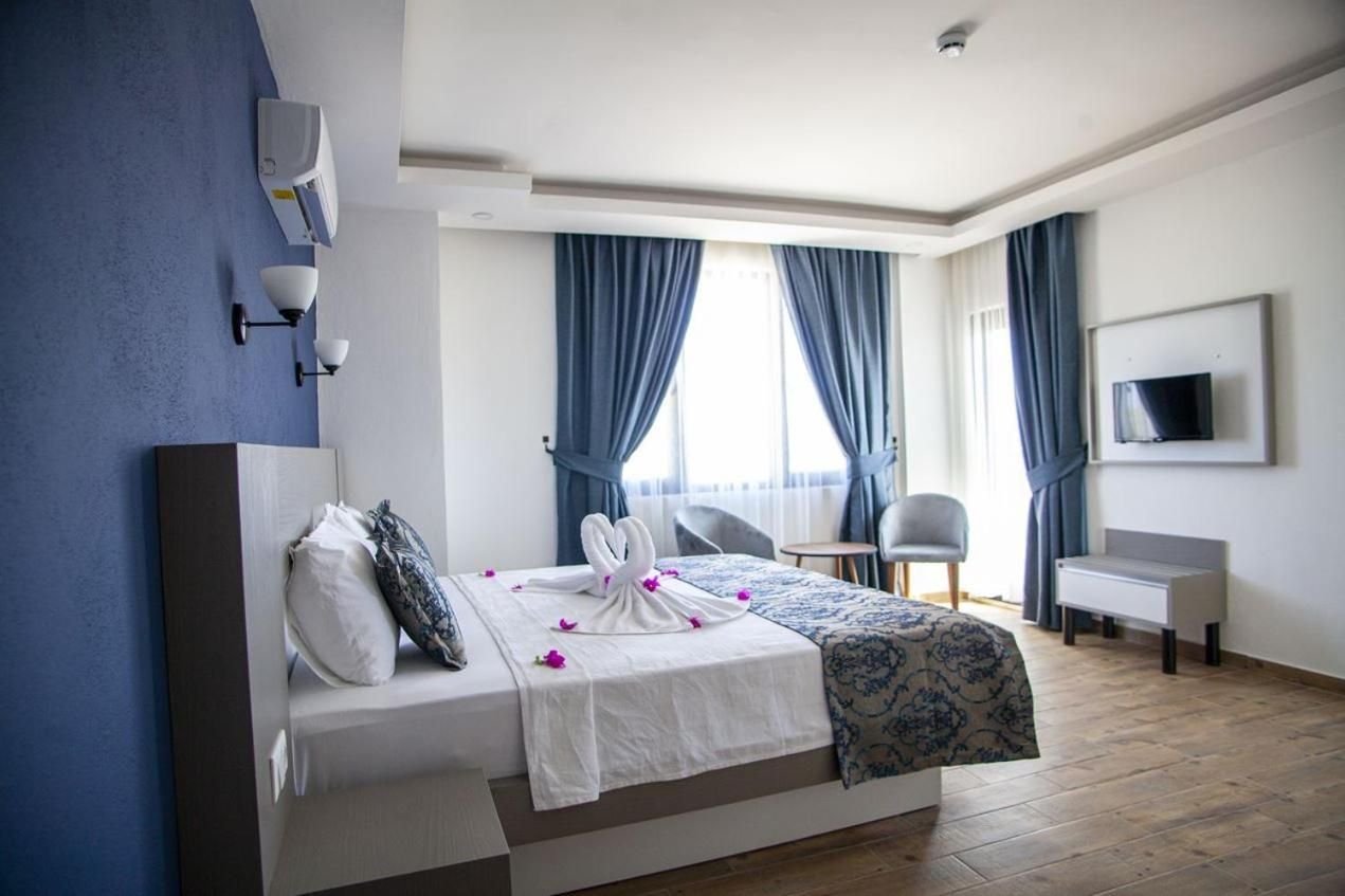 Double Room with Balcony and Sea View