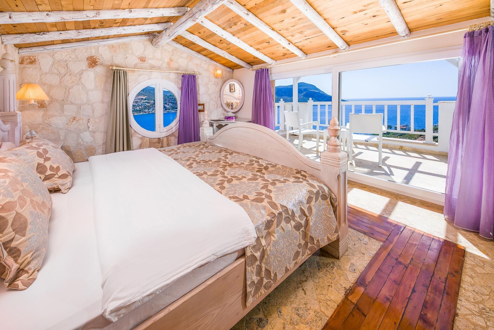 Master Suite Deluxe Room