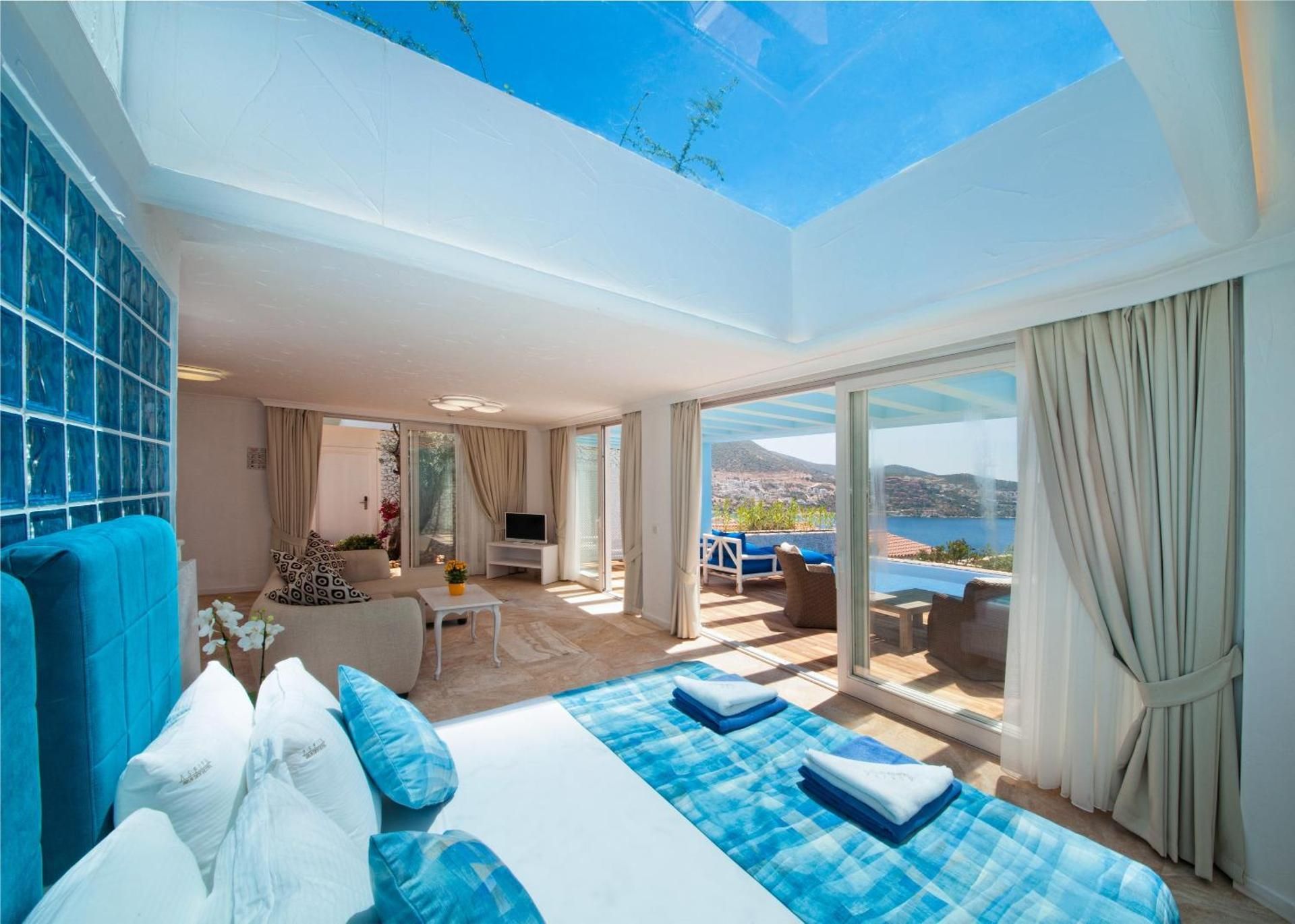 Deluxe Suite with Sea View