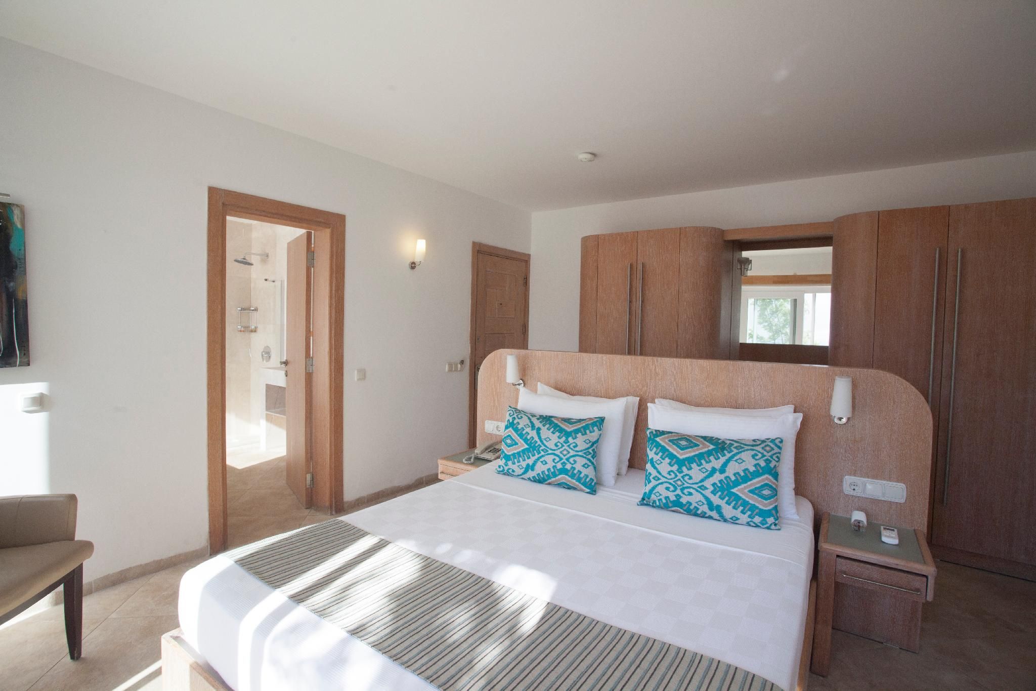 Deluxe Queen Room