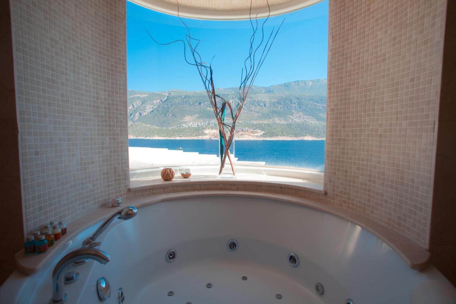 Suite with Hot Tub