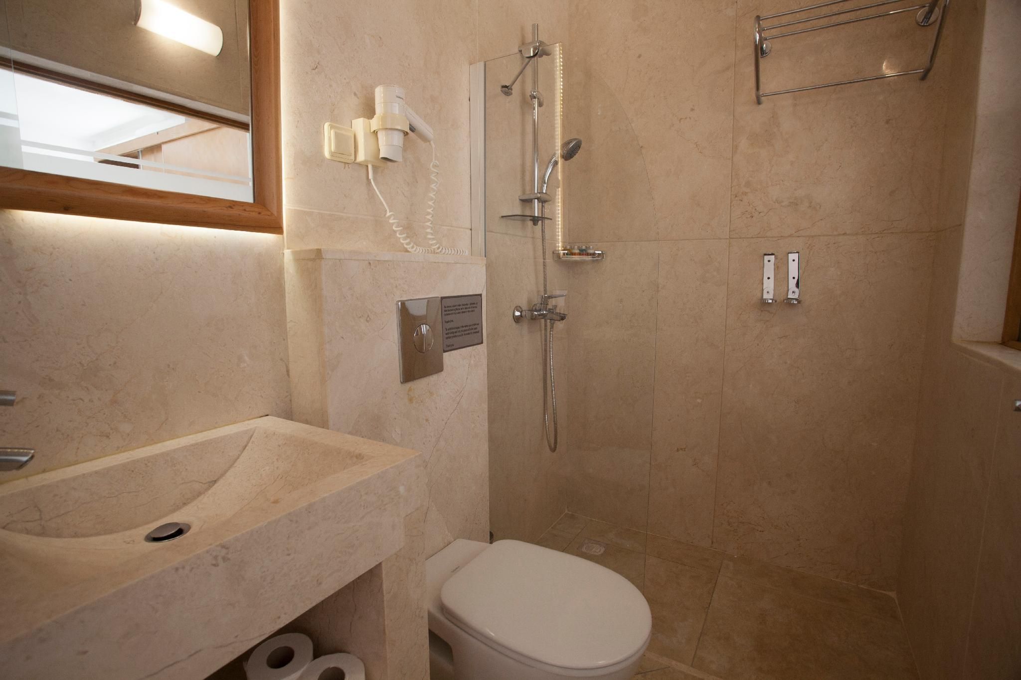 Standard - Queen Room