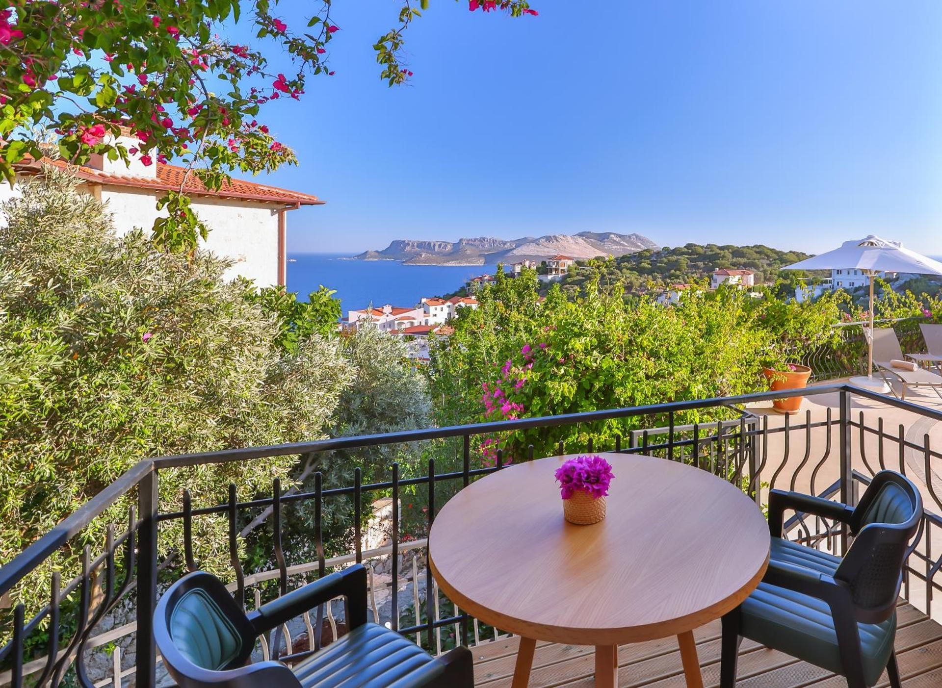 Deluxe Partial Sea View