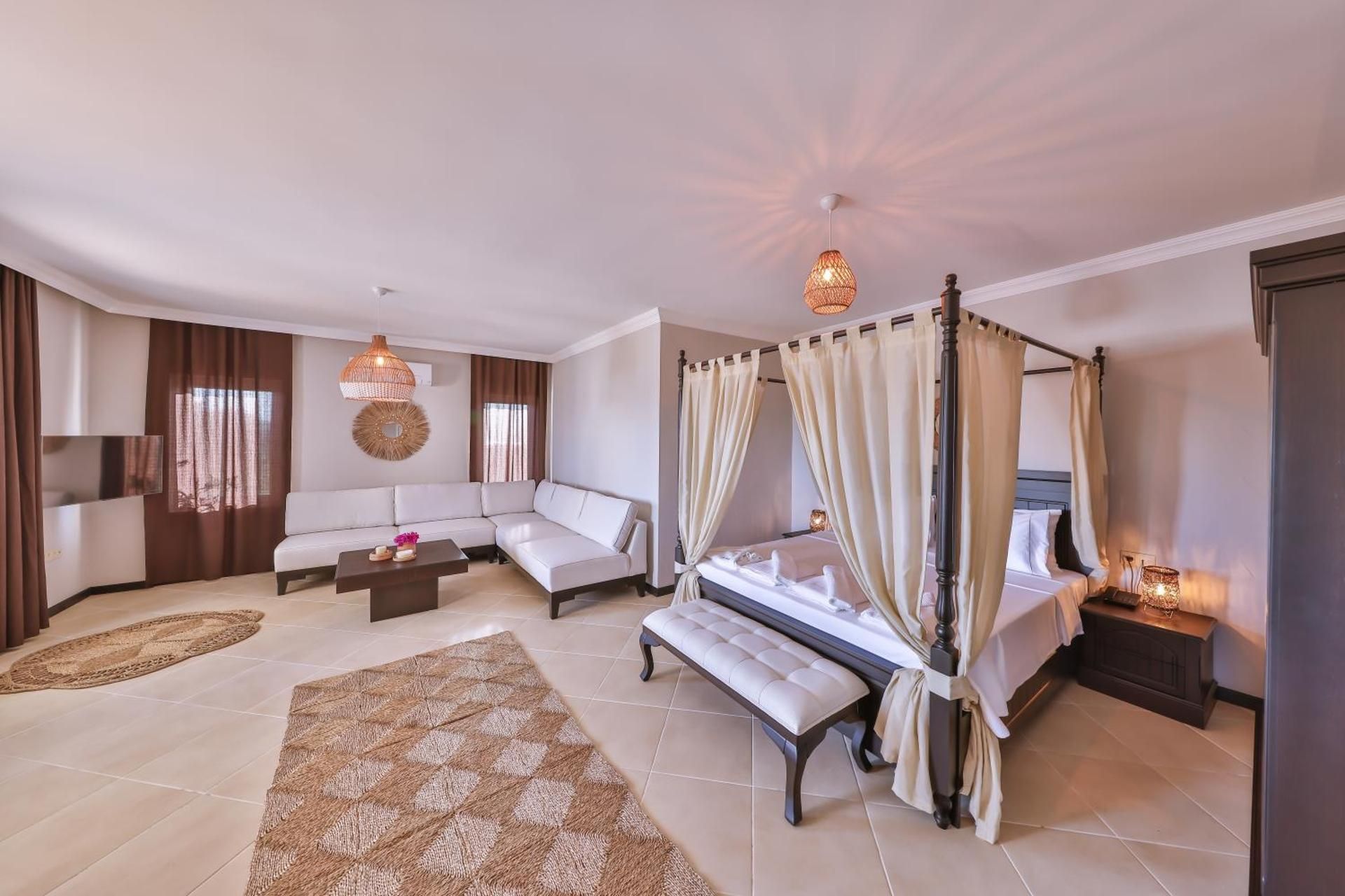 Junior Suite with Pool View