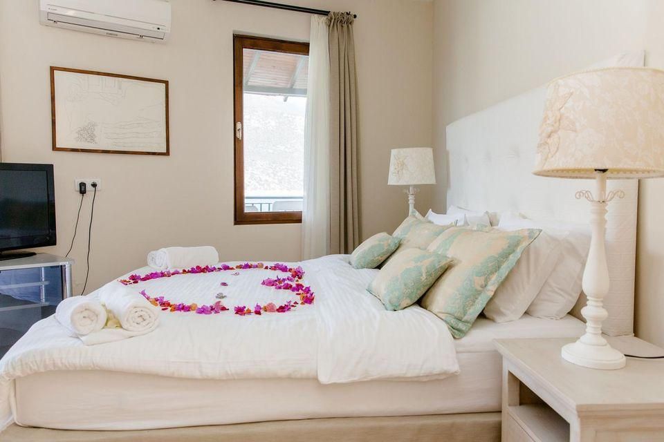 Six Bedroom Villa