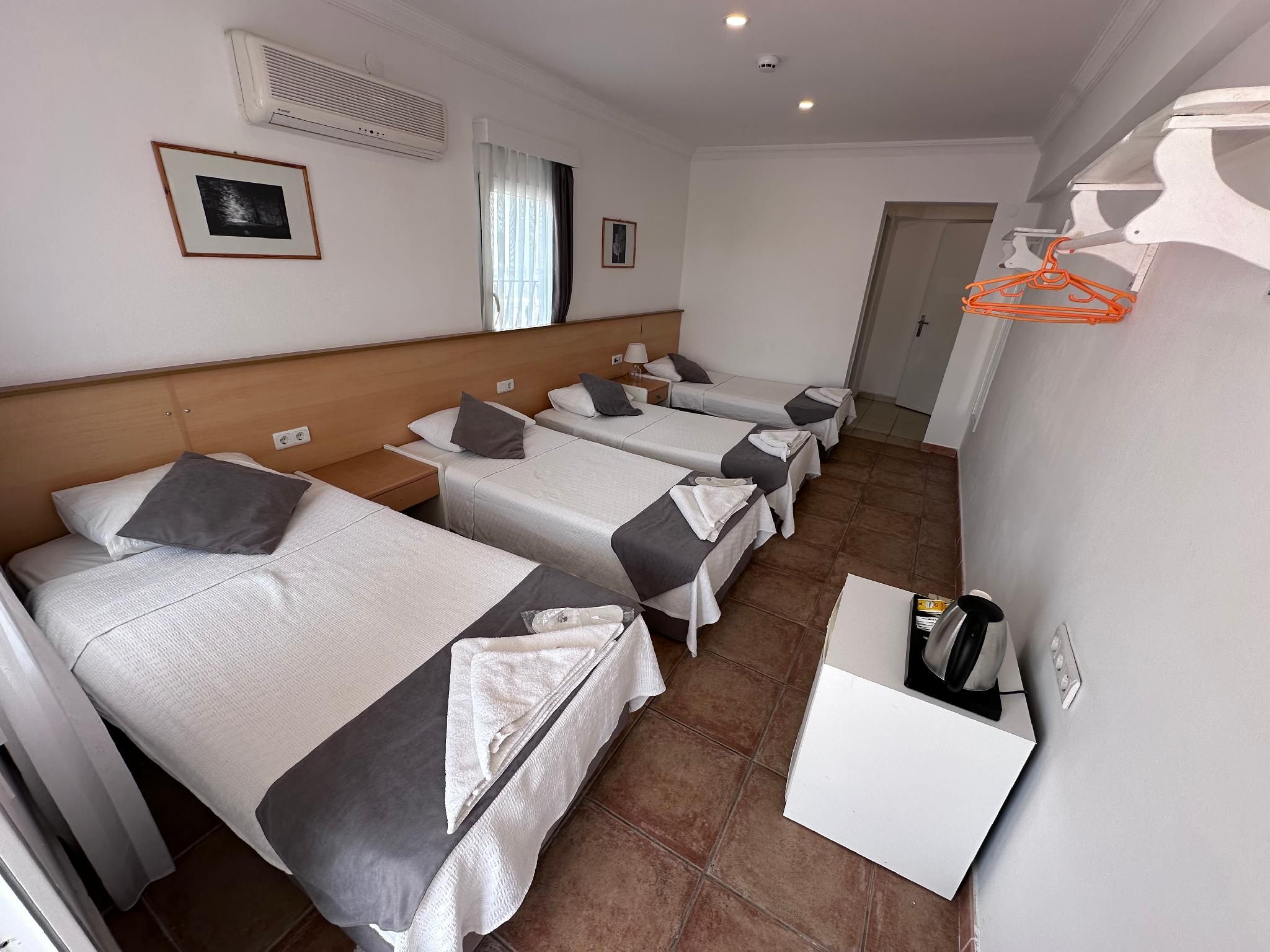 Standard Room for 4 People