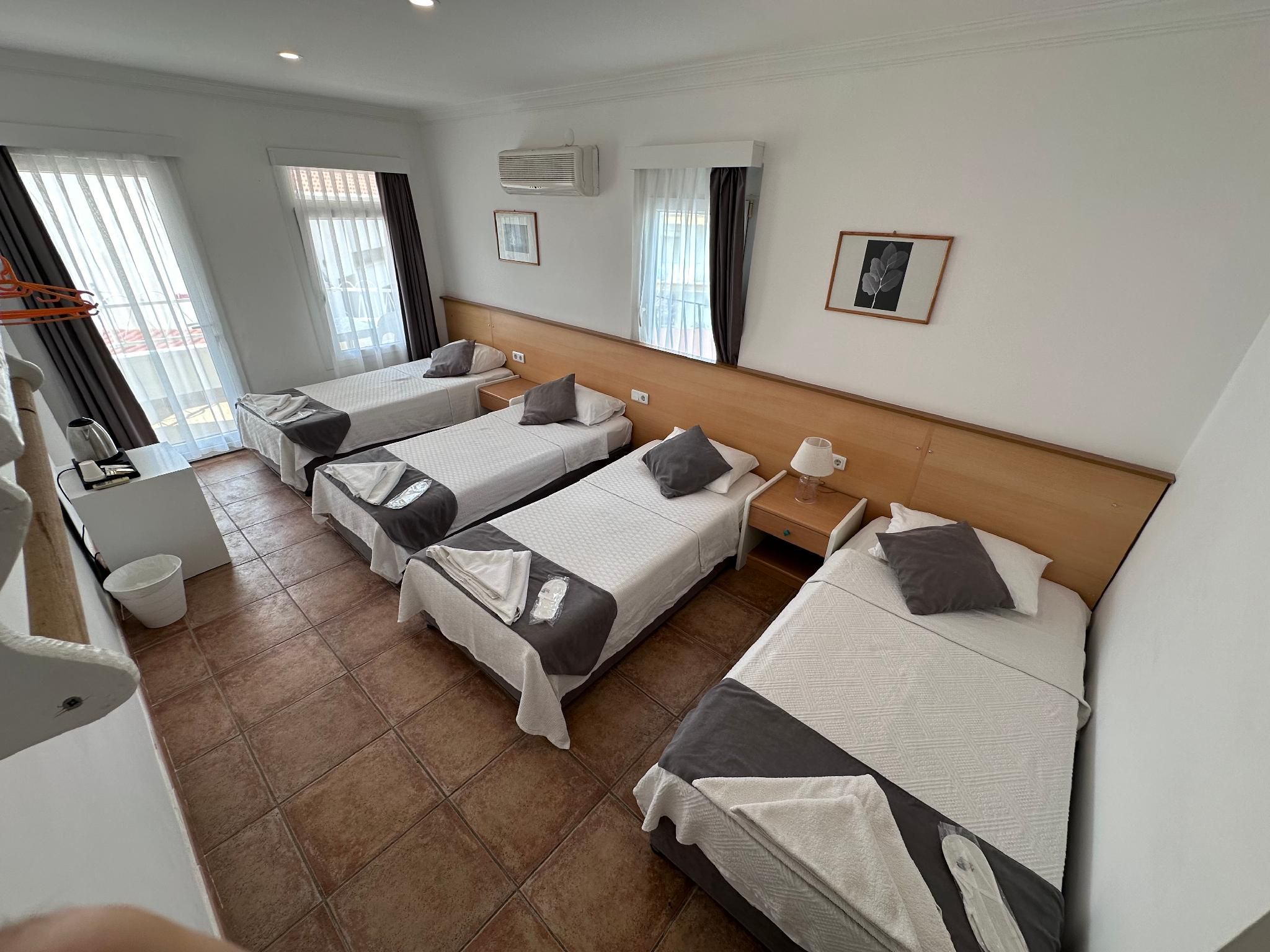 Standard Room for 4 People