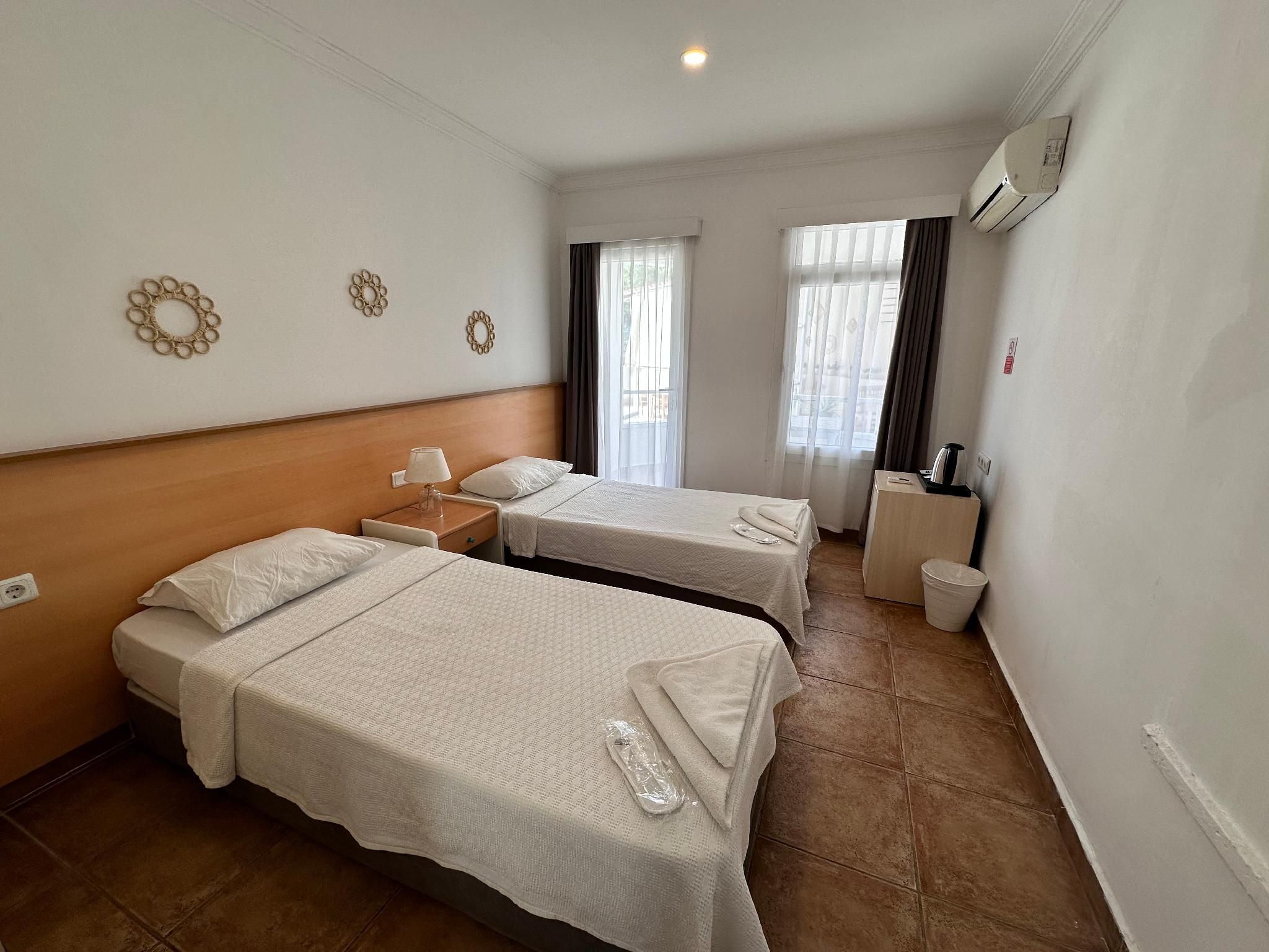 [Breakfast 1+1] Standard Twin + Breakfast buffet for 2 people