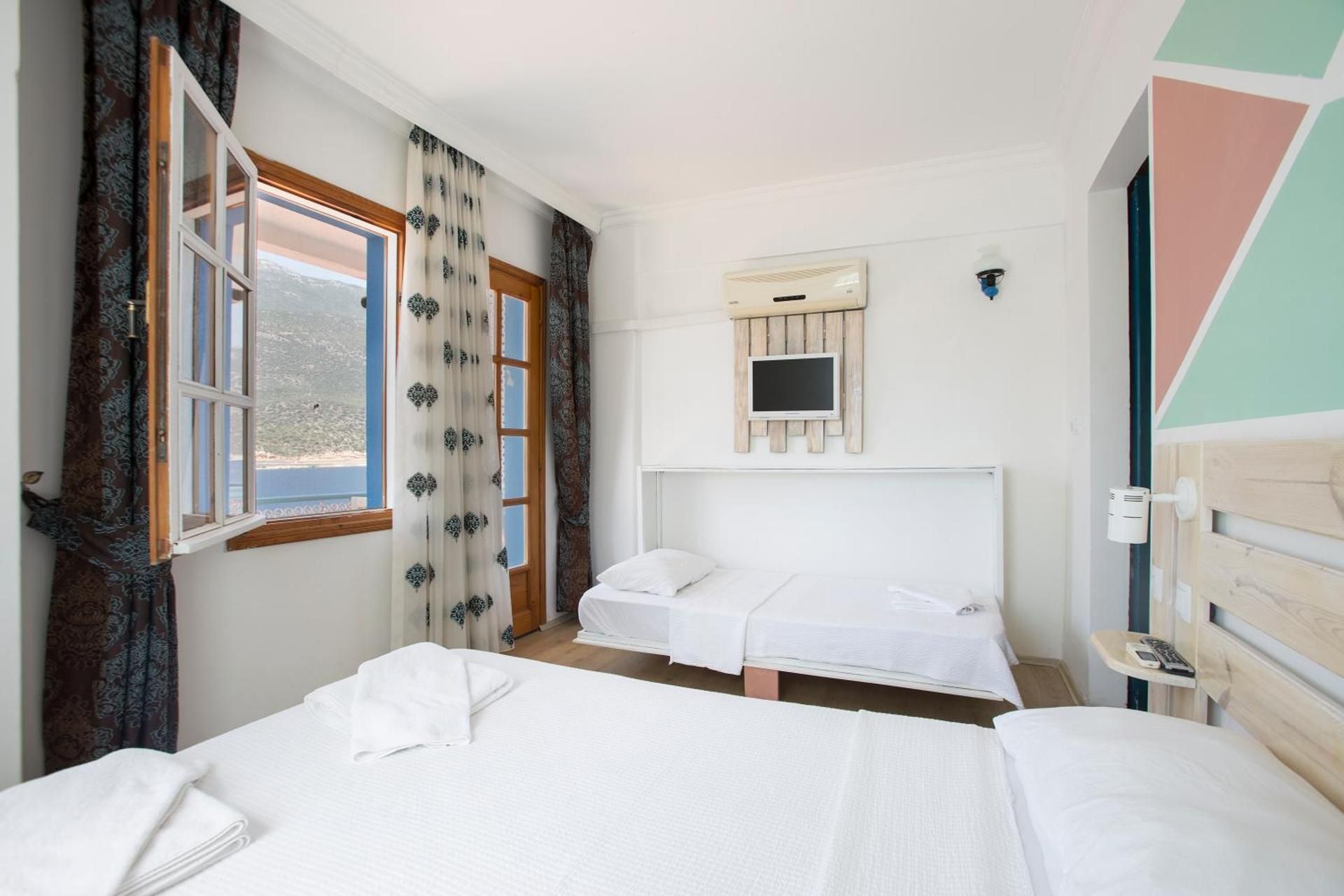 Standard Triple Room with Sea View