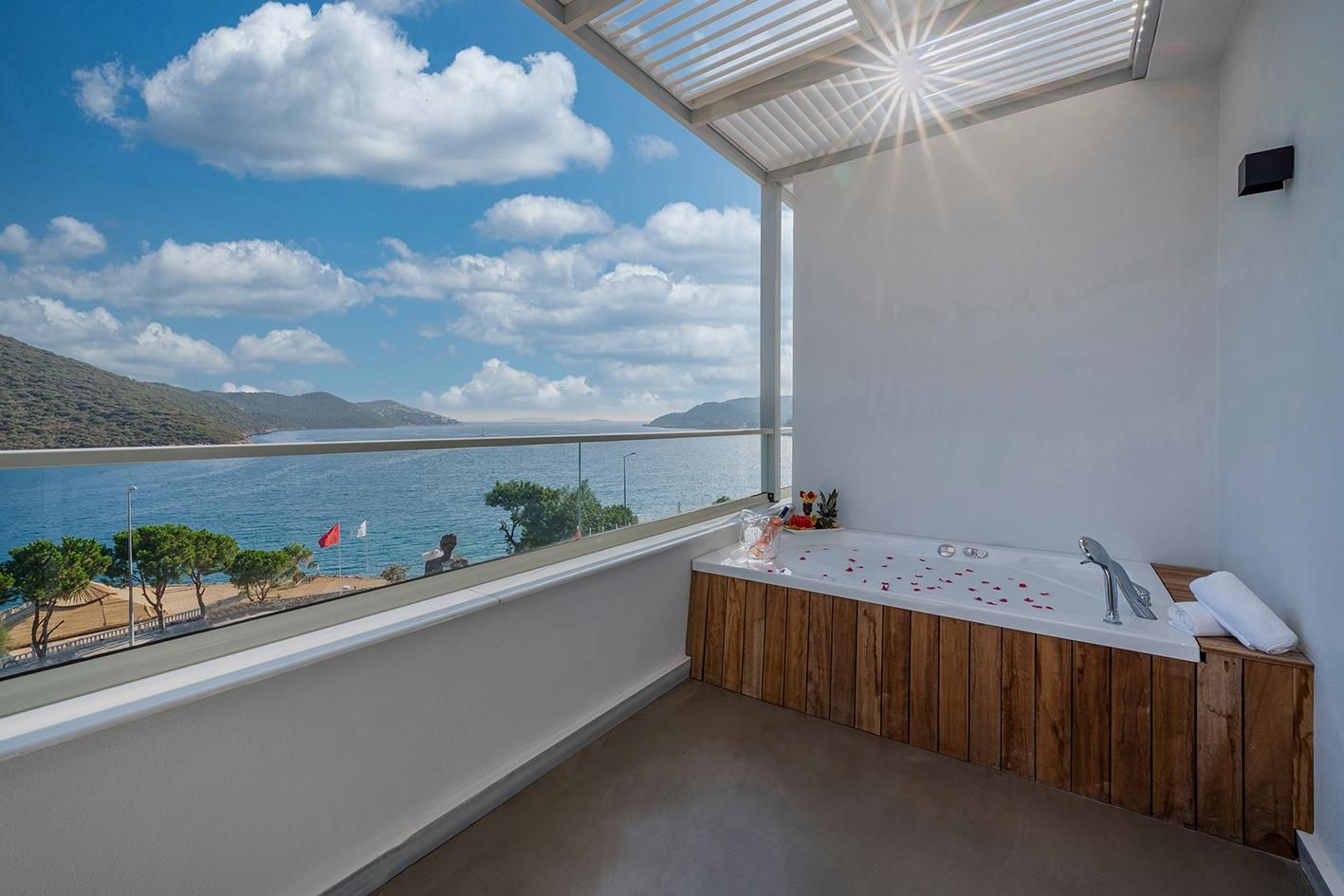 Deluxe Suite with Jacuzzi