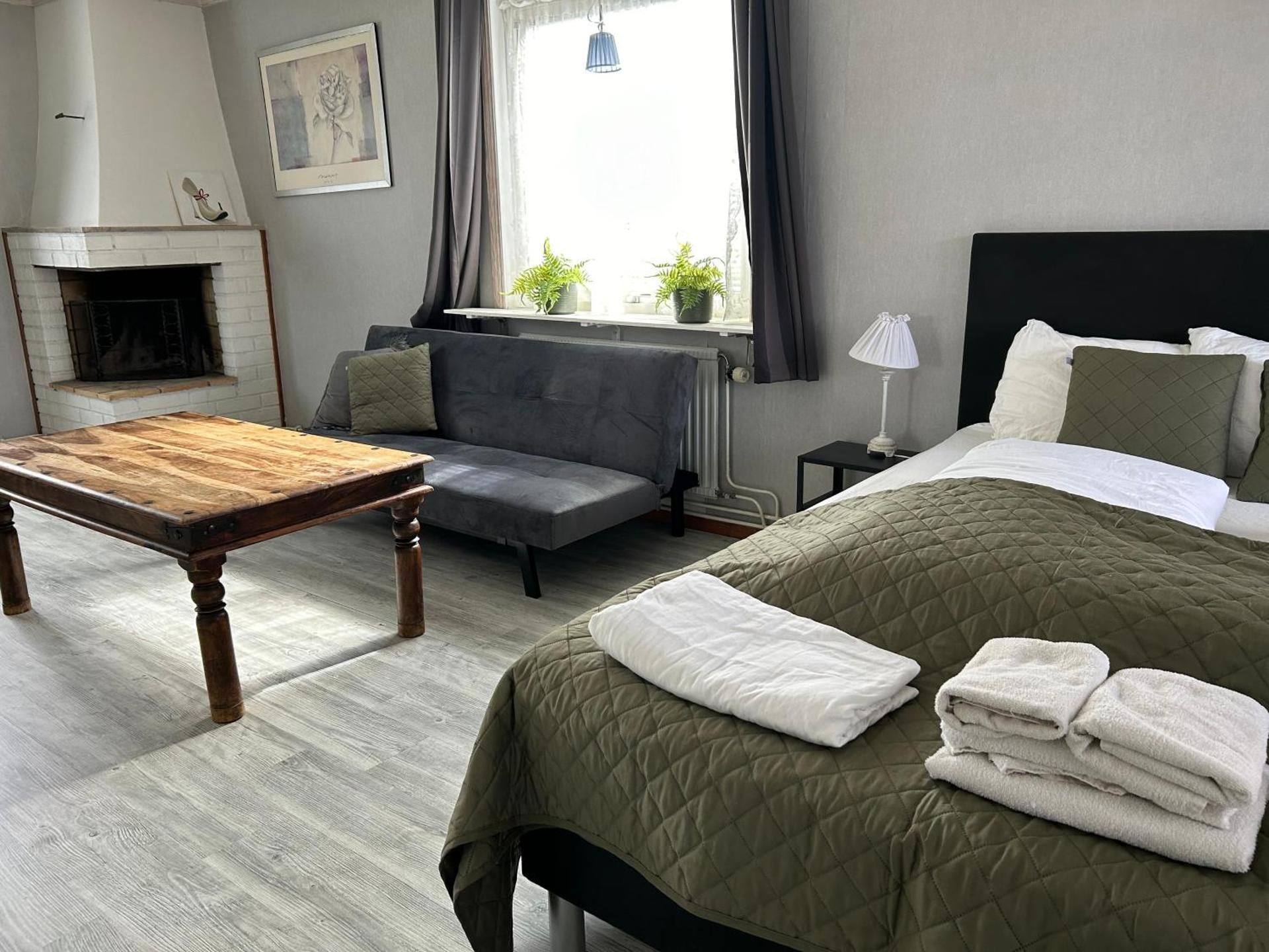 Deluxe Family Room