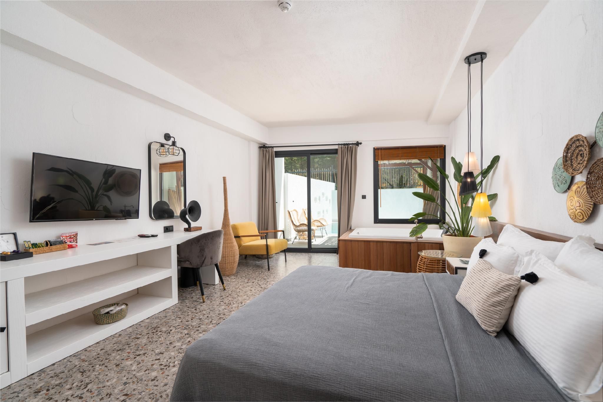 Royal Honeymoon Suite