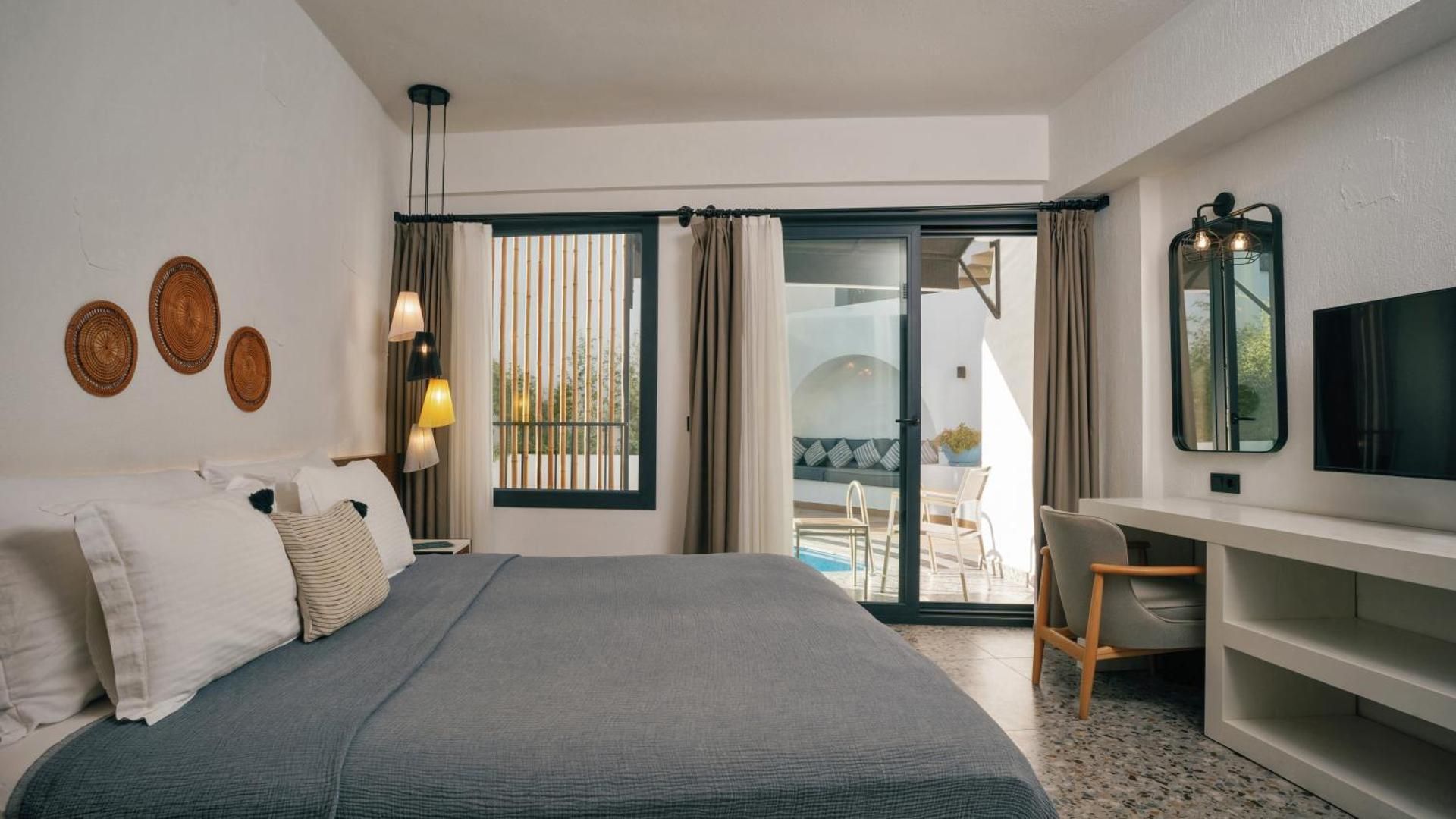 Swim Up Room with Shared Pool