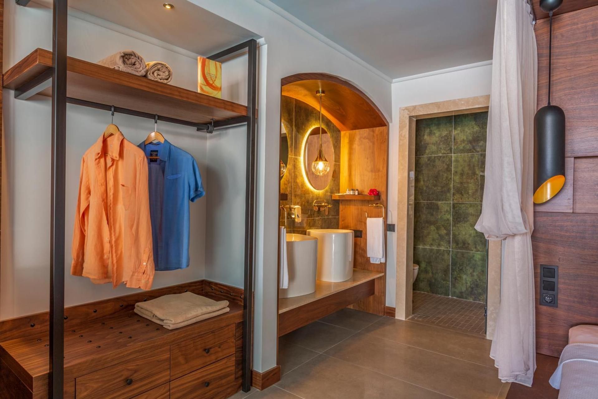 Deluxe Suite with Spa Bath