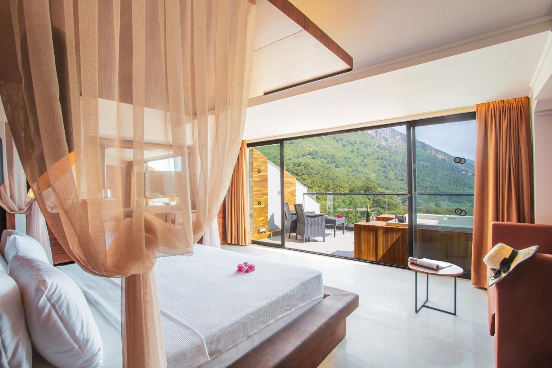Deluxe Suite with Spa Bath