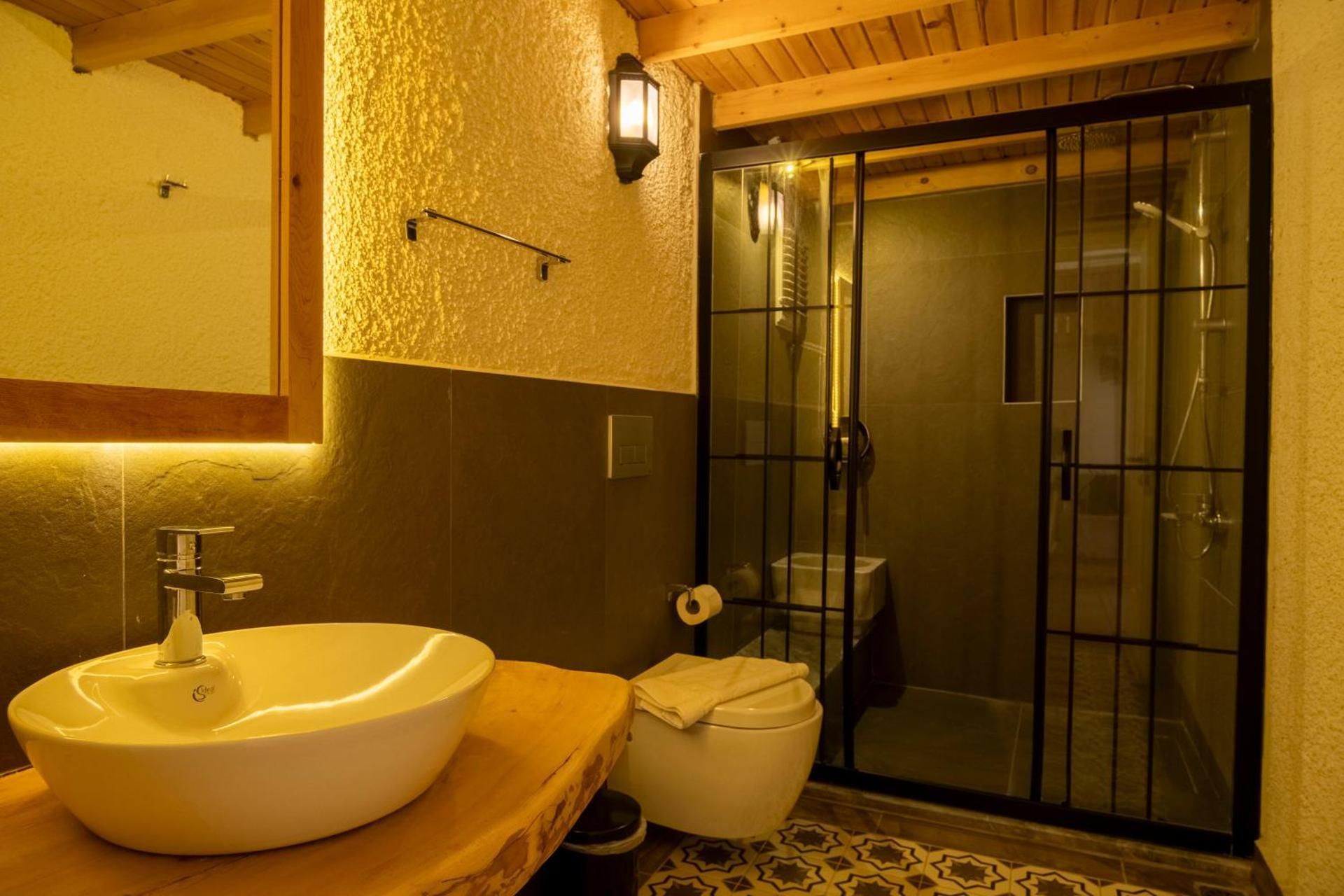 Suite with Mountain View