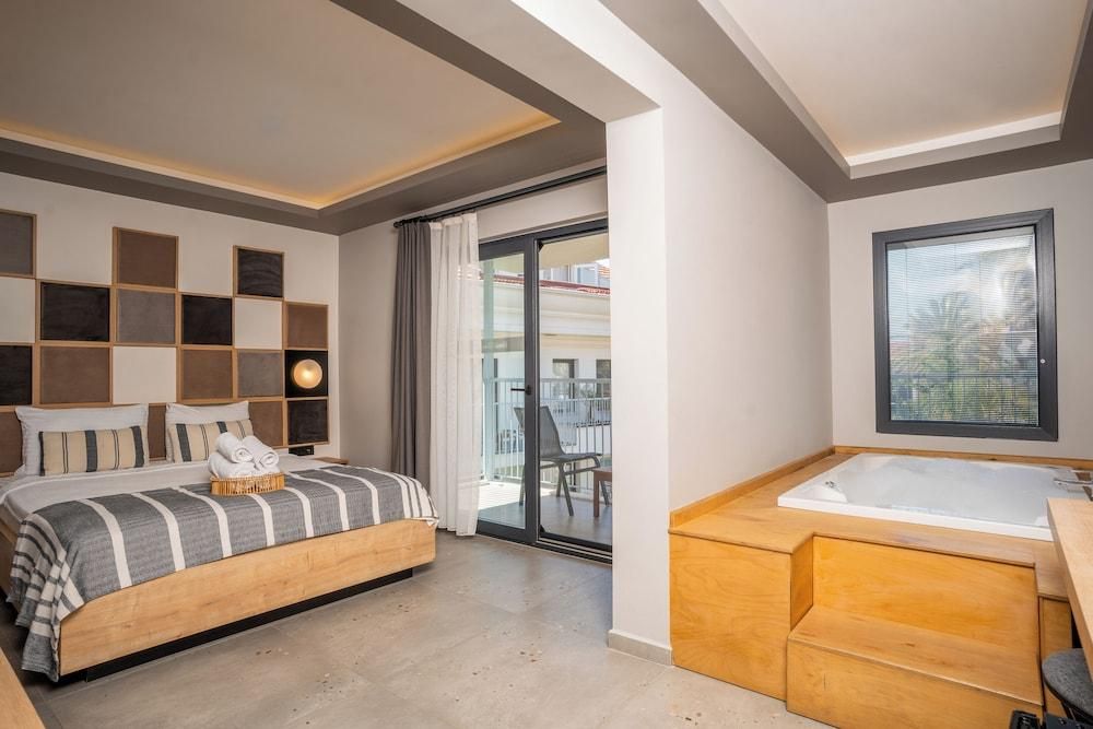 Premium Double Room with Bathtub