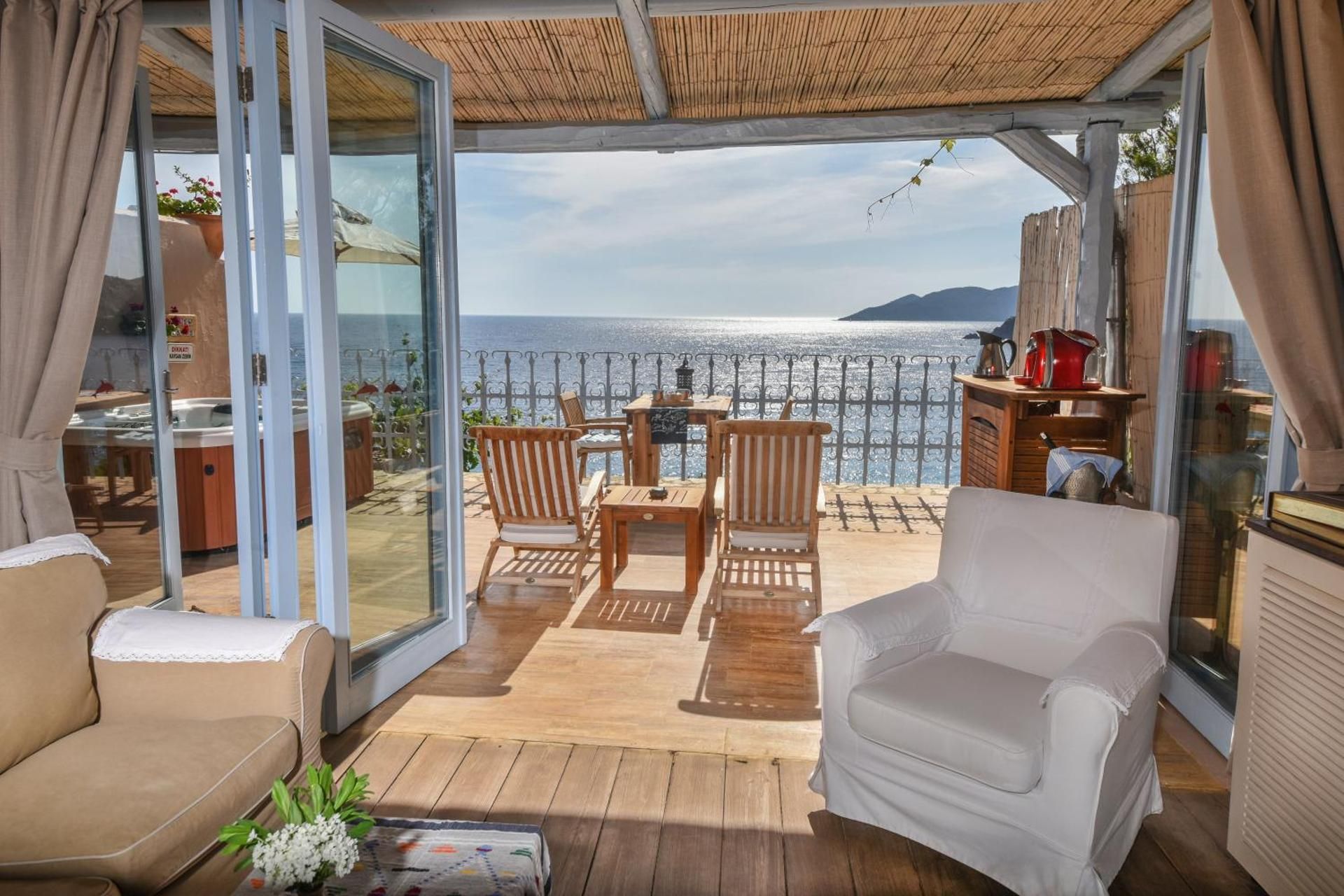 Deluxe Double Room with Balcony and Sea View