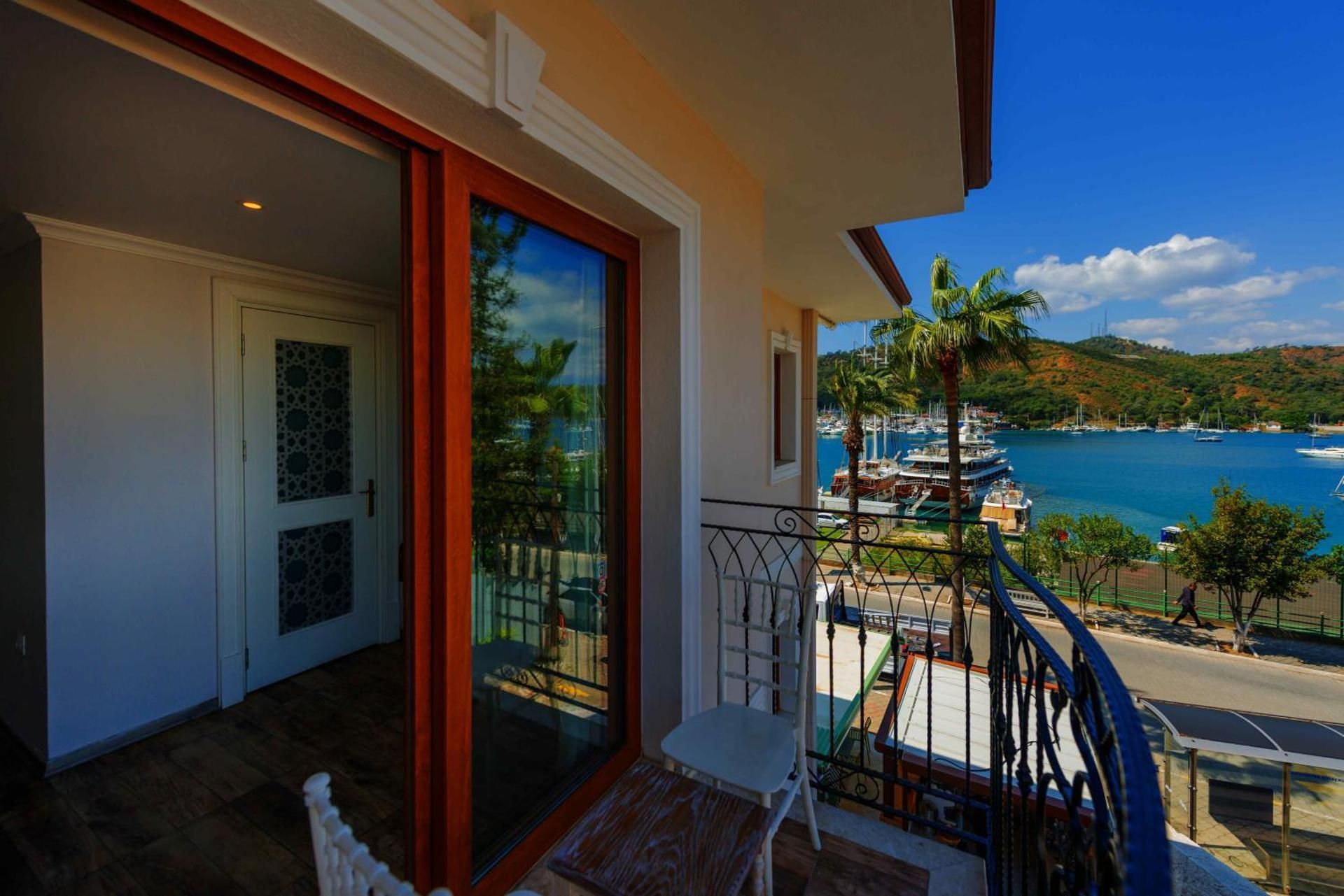 Deluxe Double Room with Balcony and Sea View