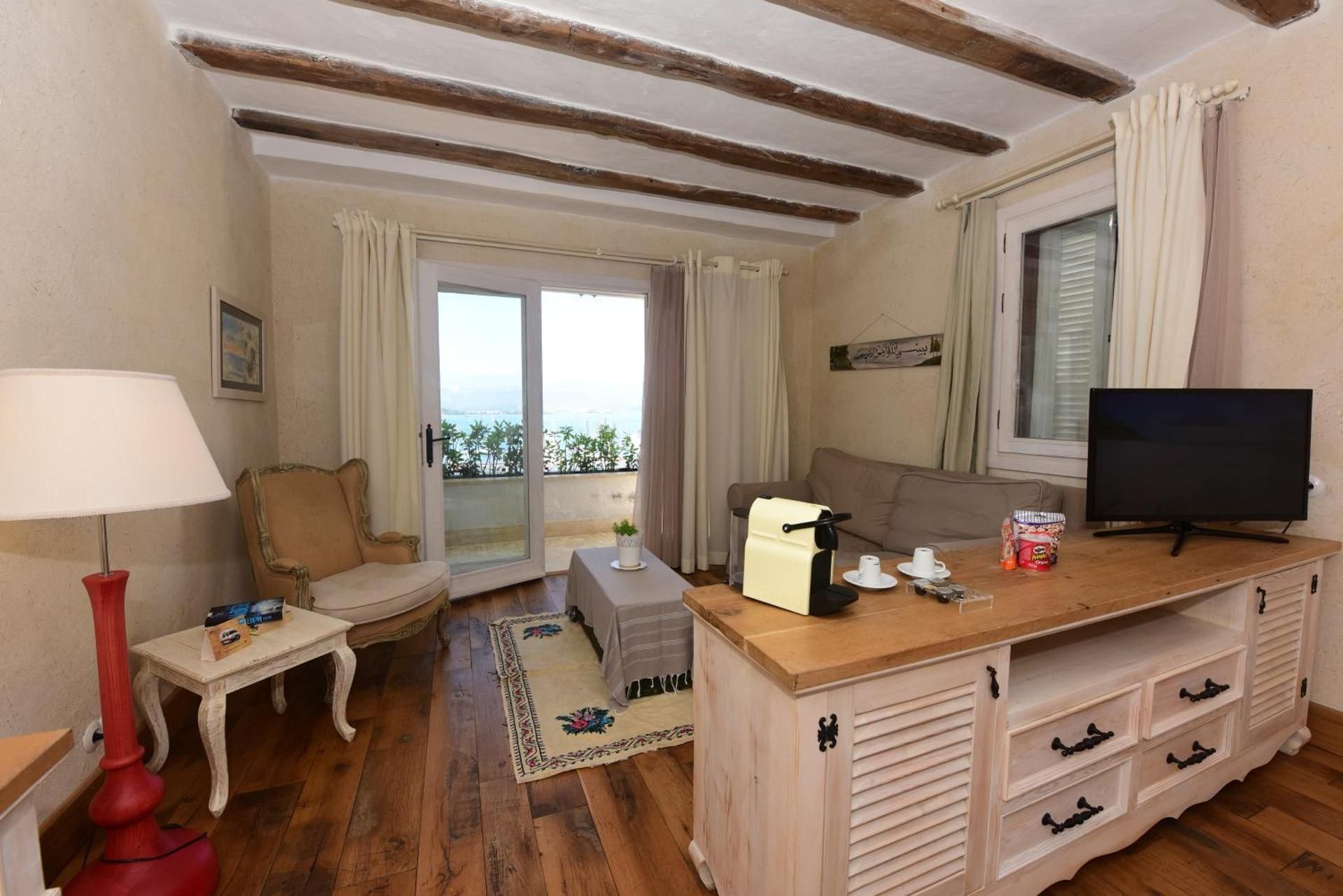 Hotel Unique - Adult Only - Boutique Class Queen Suite Sea View with Jacuzzi 3