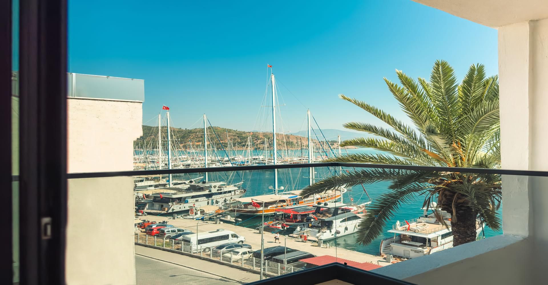 Deluxe Suite Queen Bed