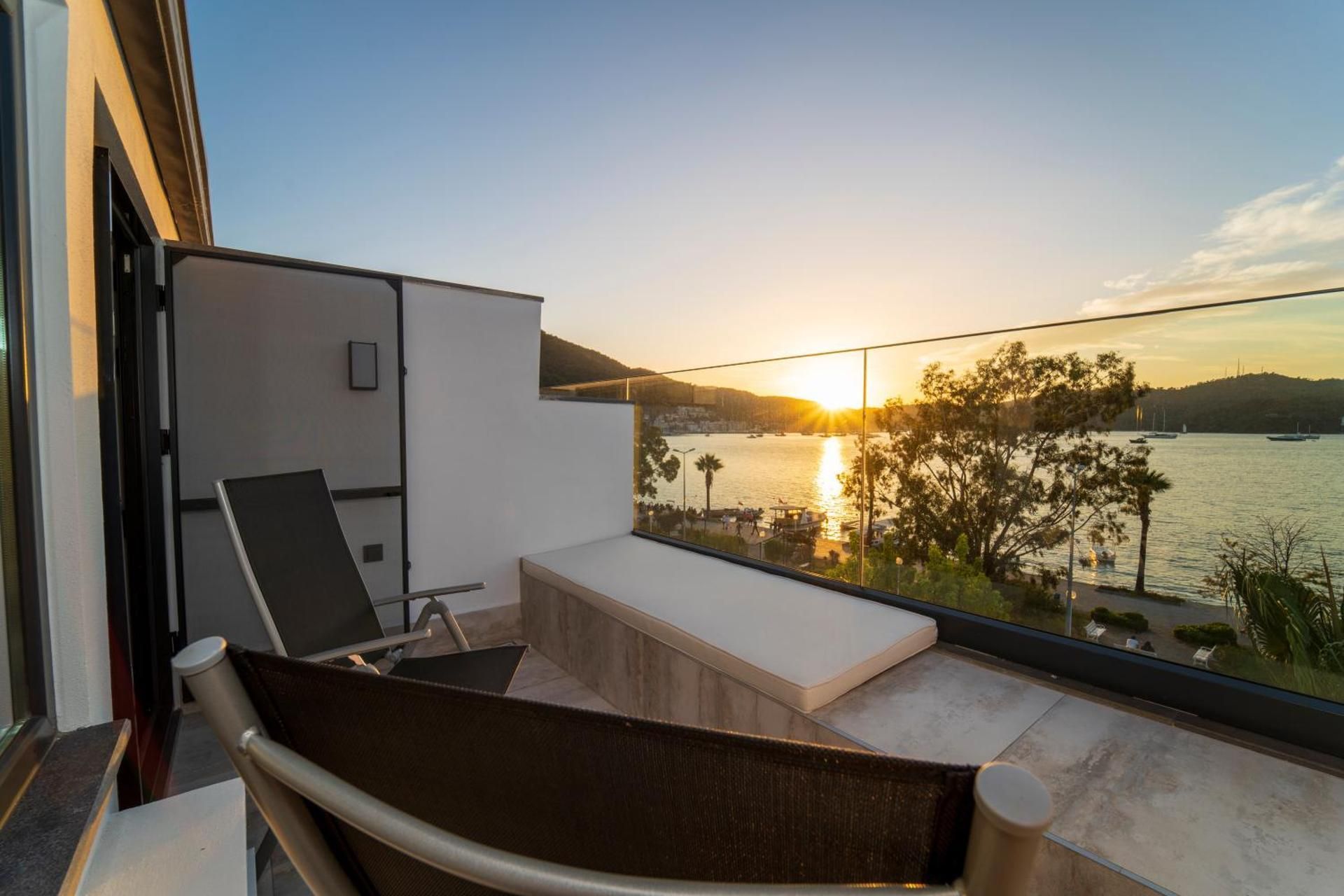 Queen Suite with Sea View