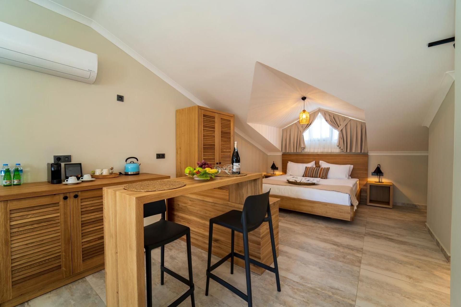 Queen Suite with Sea View