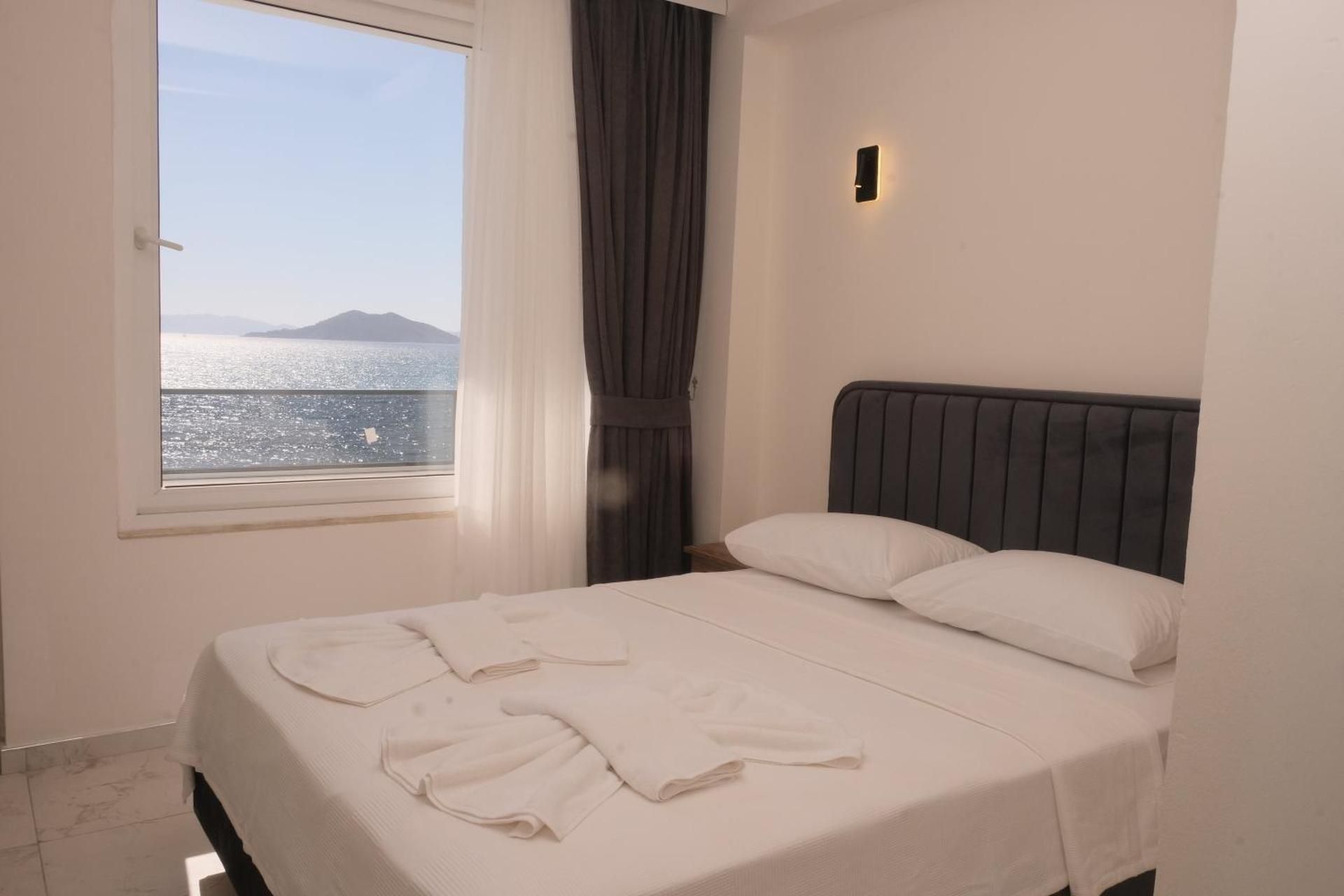 Deluxe Double Room with Balcony and Sea View