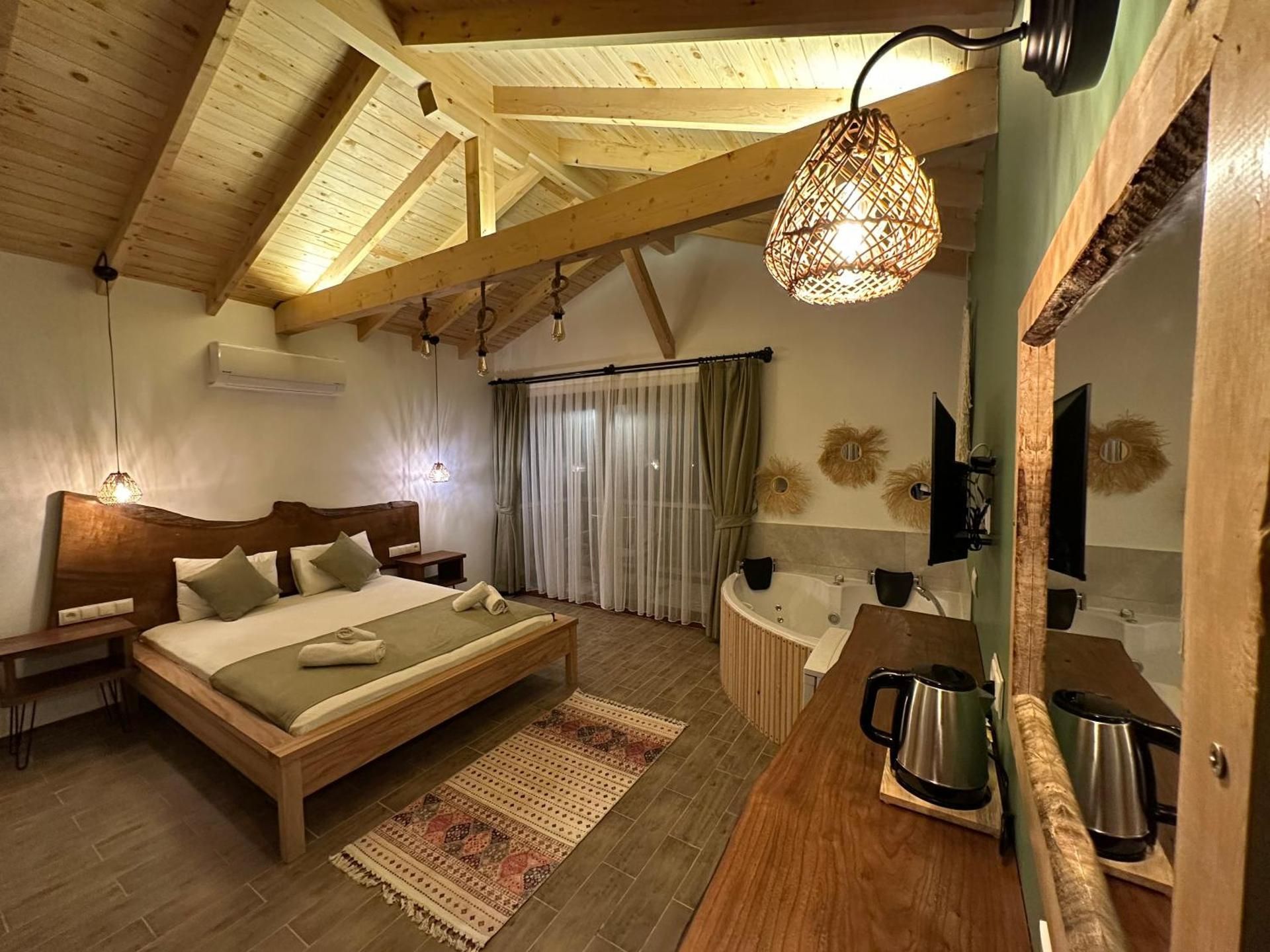 Faralya Misafir Evi Deluxe Room with Jacuzzi 2