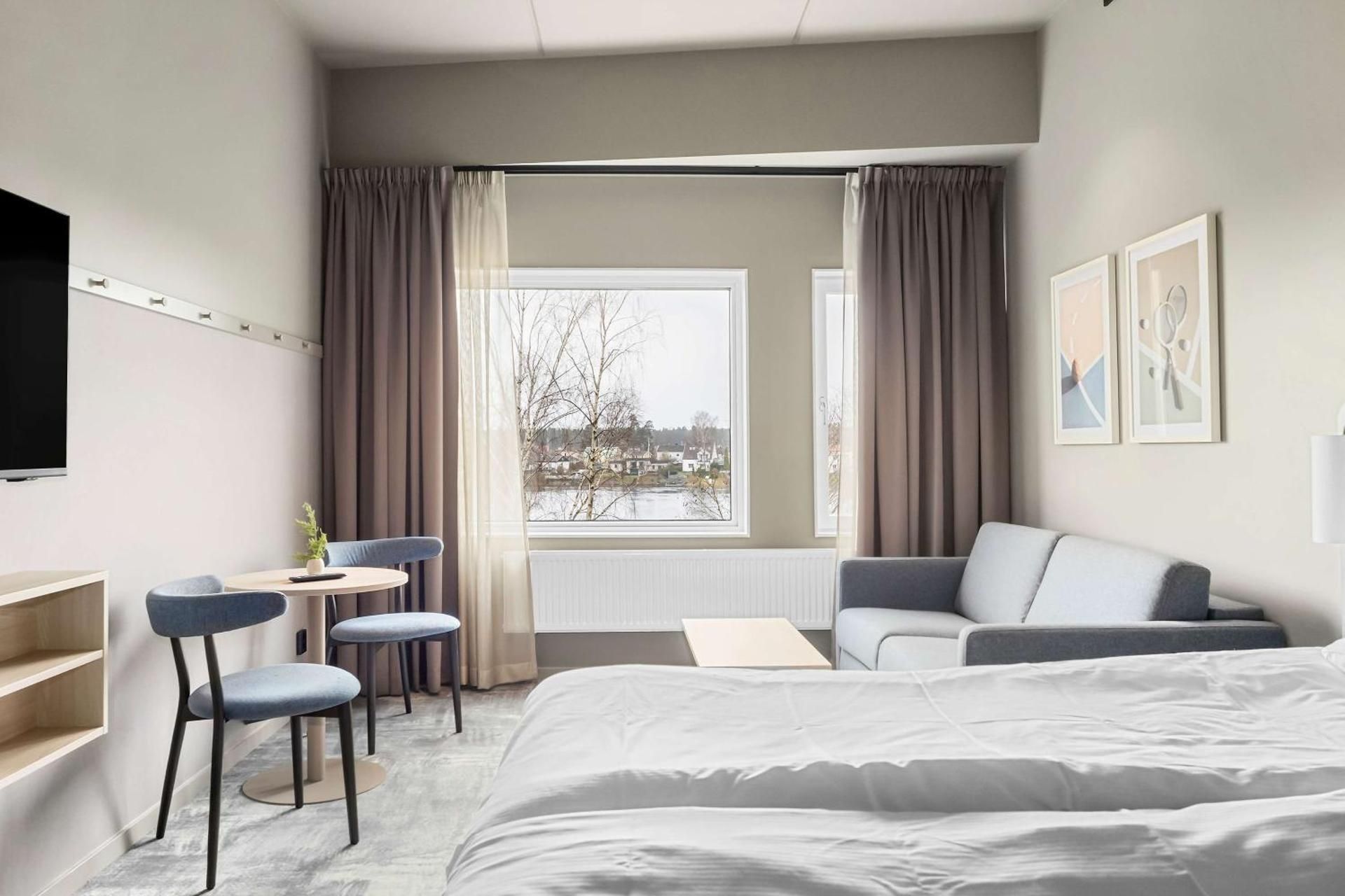 Family King Room with Sofa Bed and Sea View