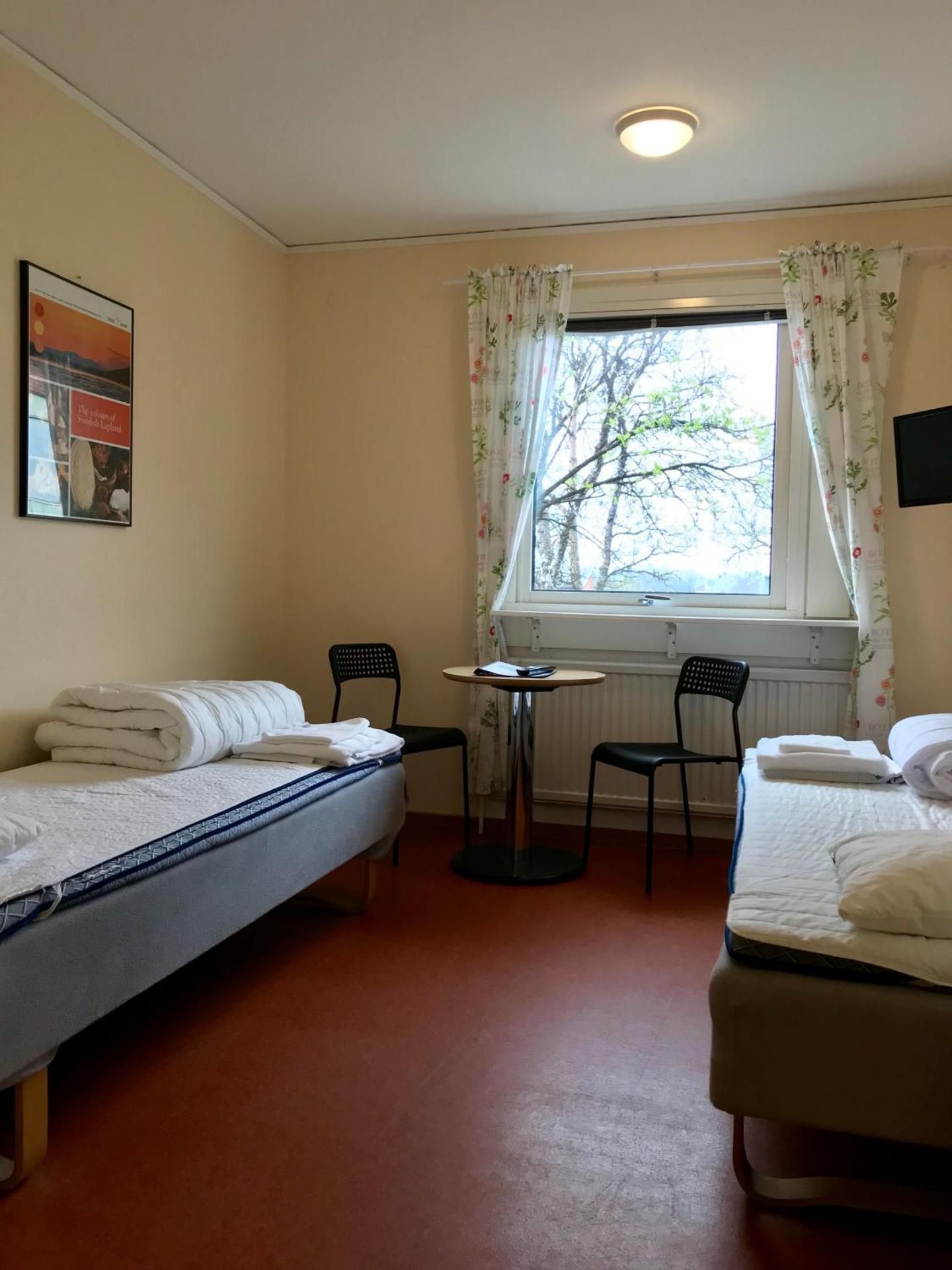 Economy Twin Room with Shared Bathroom