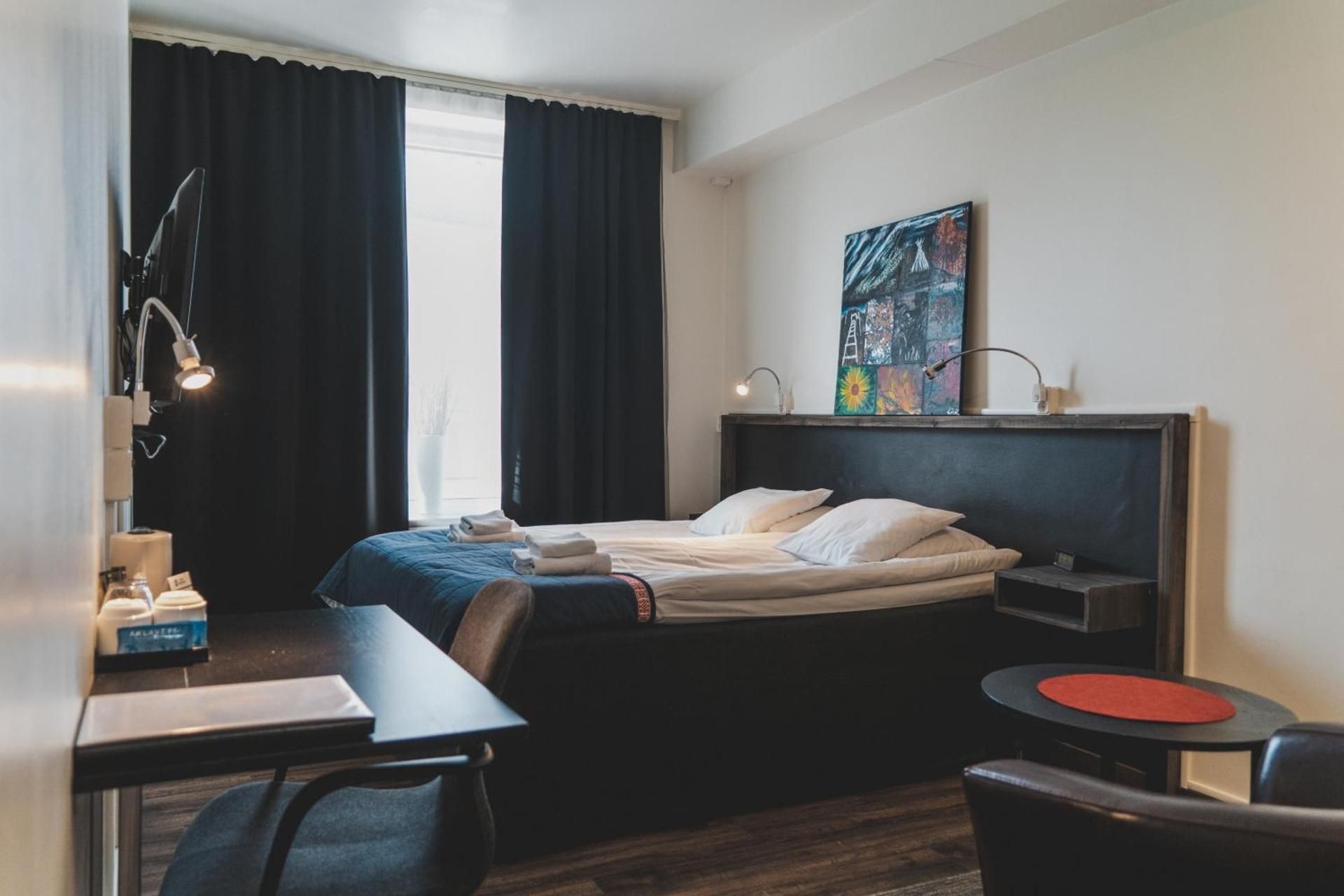 1 Queen Bed, NonSmoking, Superior Room