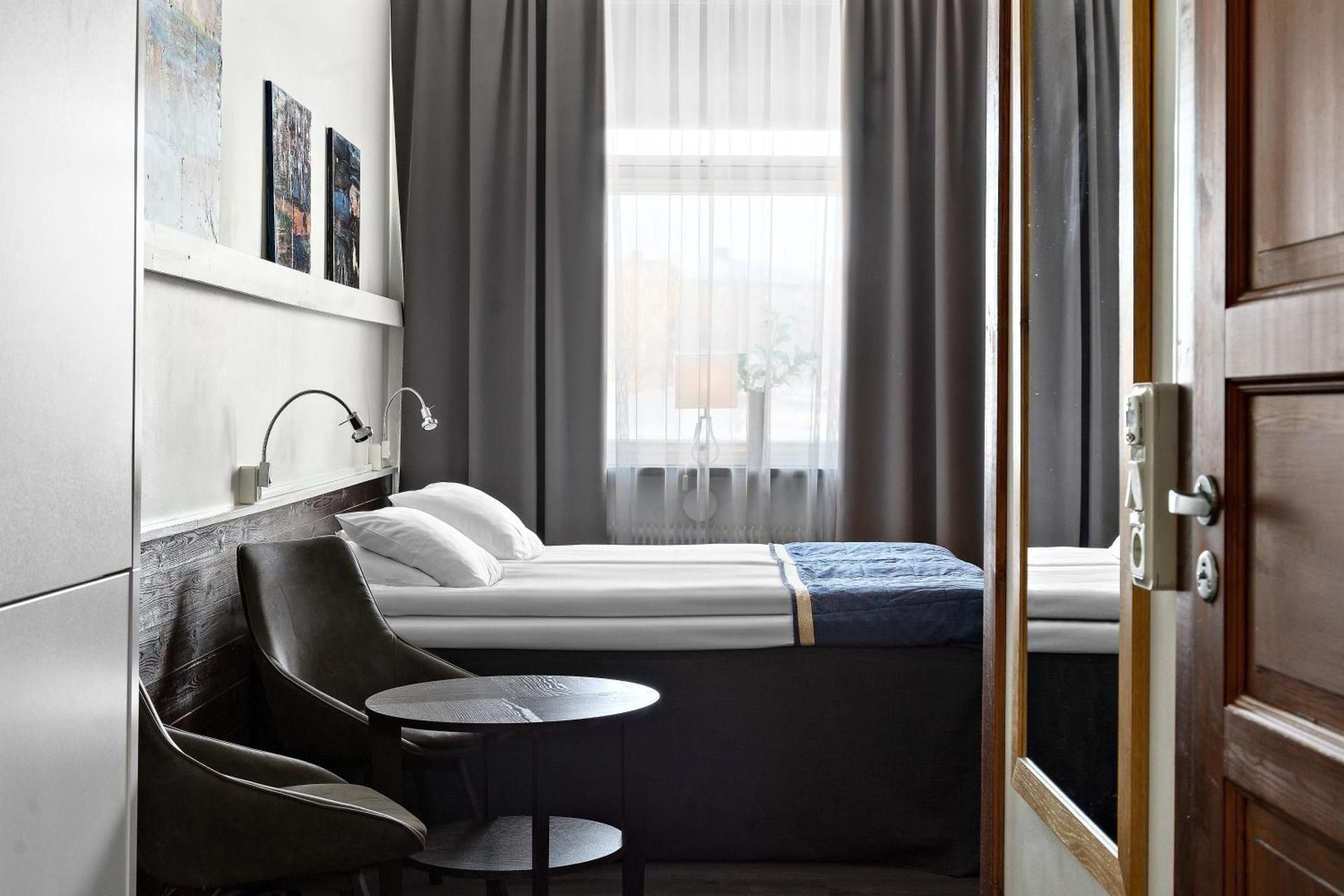 1 Queen 1 Bunk Bed, Nonsmoking, Family Room