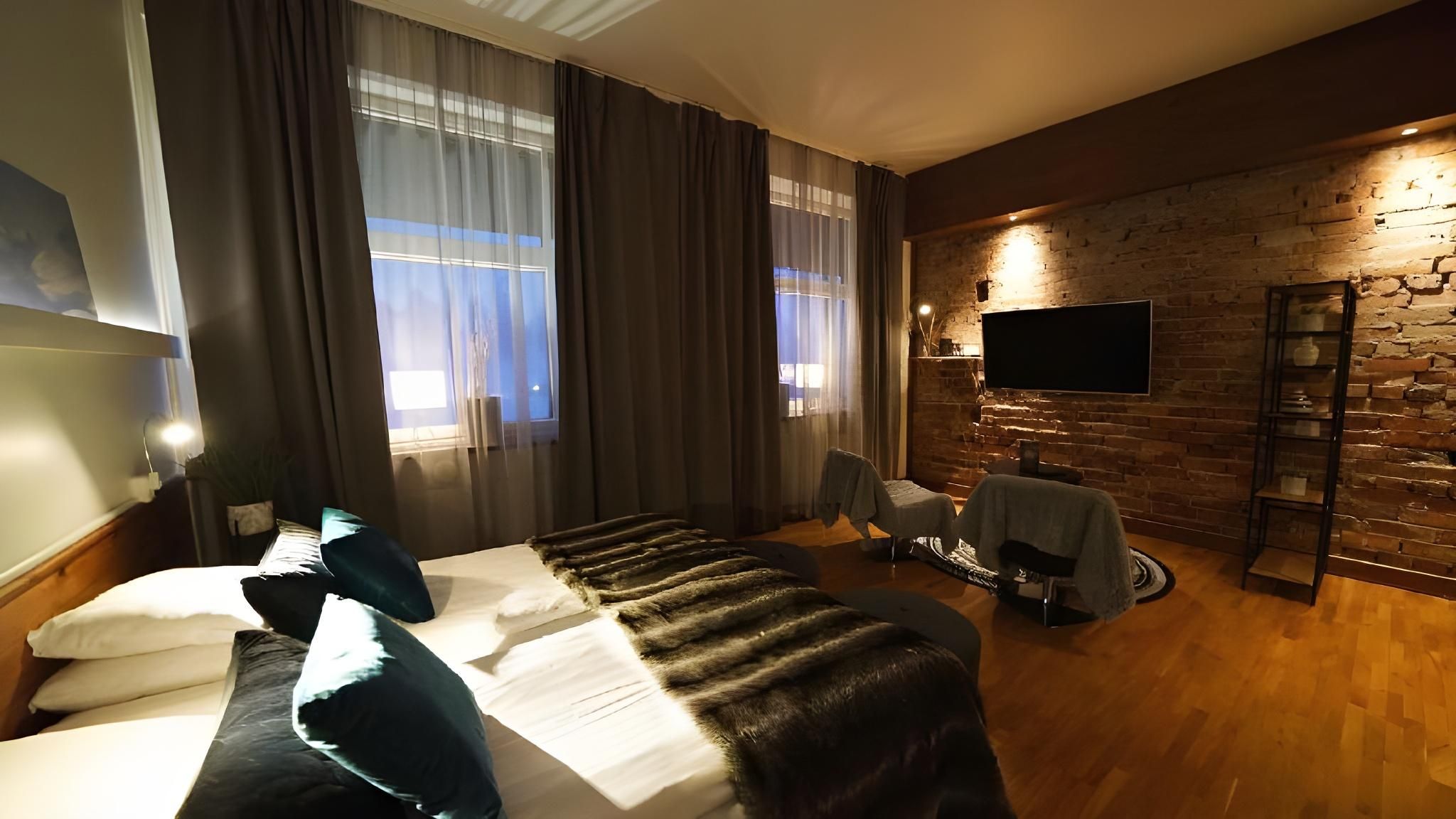 Suite - 1 King Bed, Nonsmoking, Executive Room, One Bedroom, Sofabed, Sauna