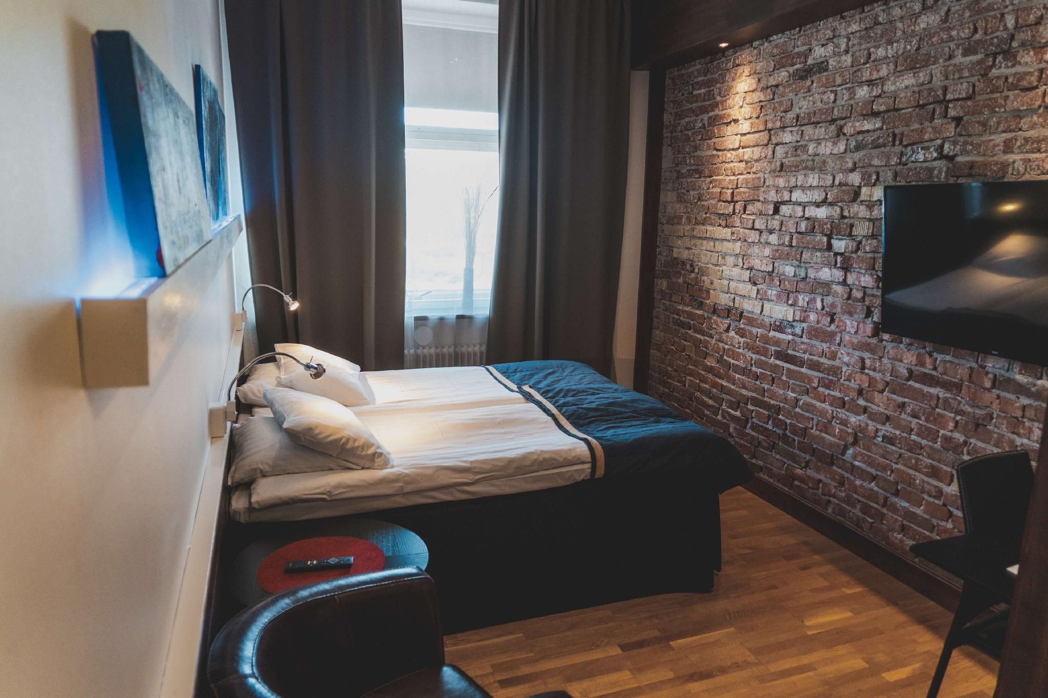 1 Queen 1 Bunk Bed, Nonsmoking, Family Room