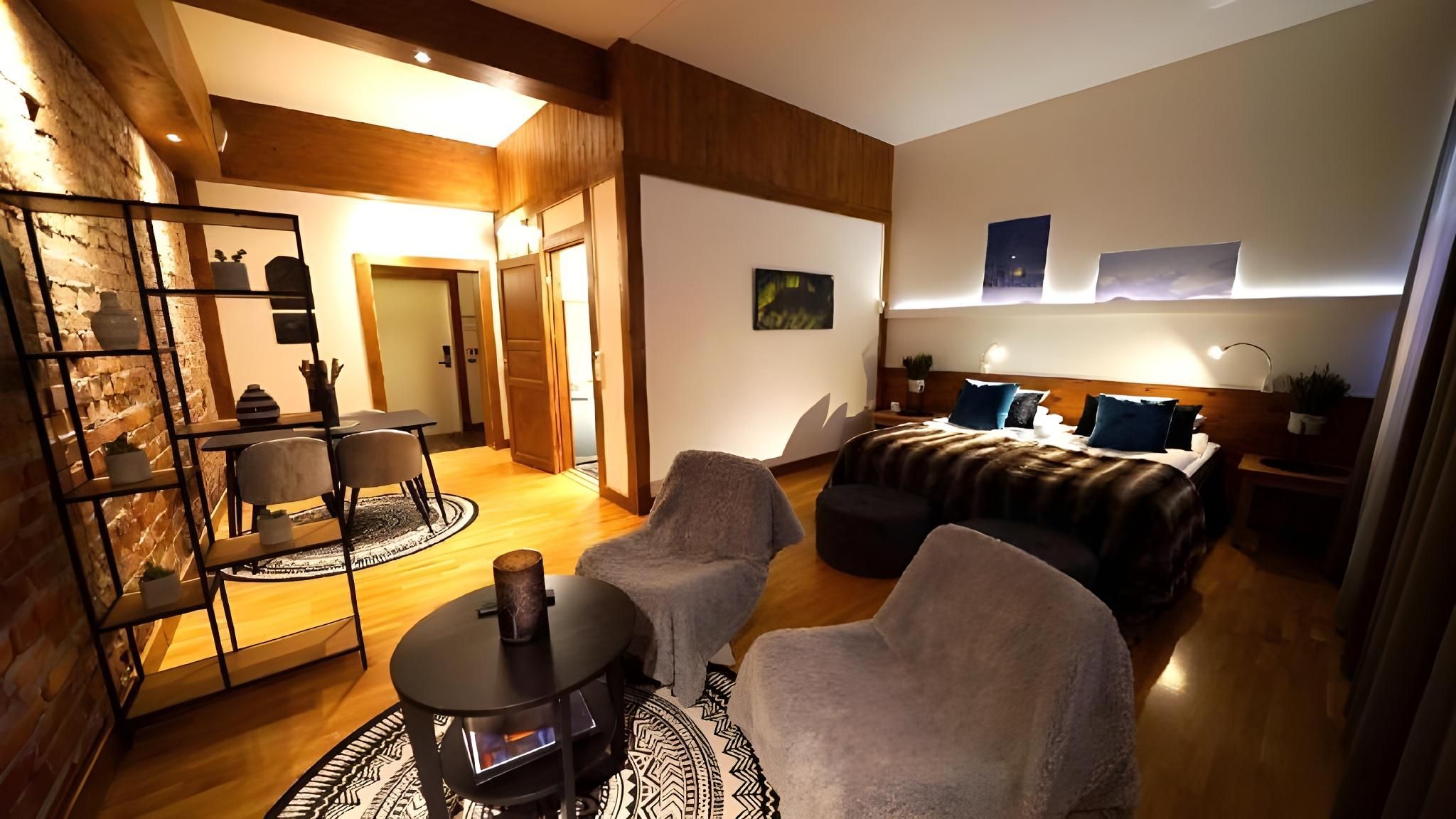 Suite - 1 King Bed, Nonsmoking, Executive Room, One Bedroom, Sofabed, Sauna