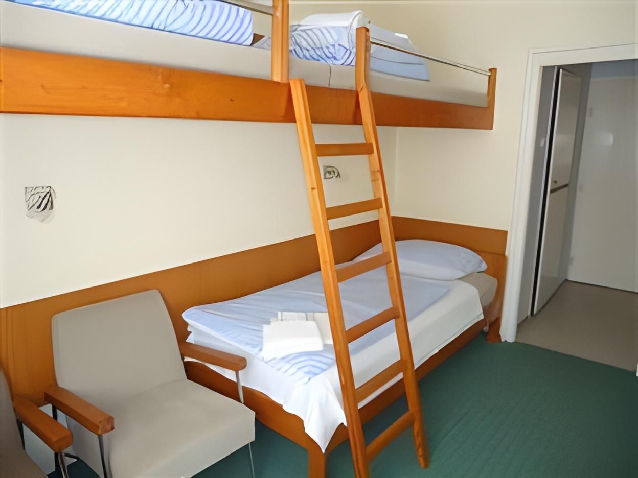 Family Room (2 Adults + 2 Children)