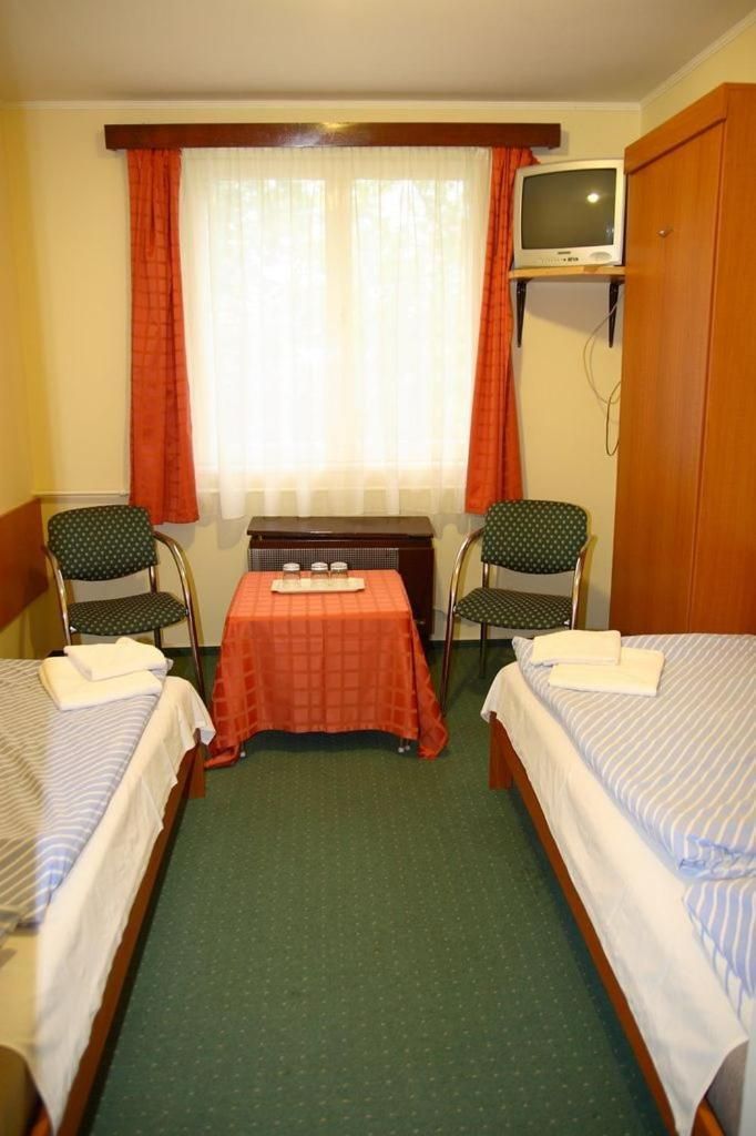 Family Room (2 Adults + 3 Children)