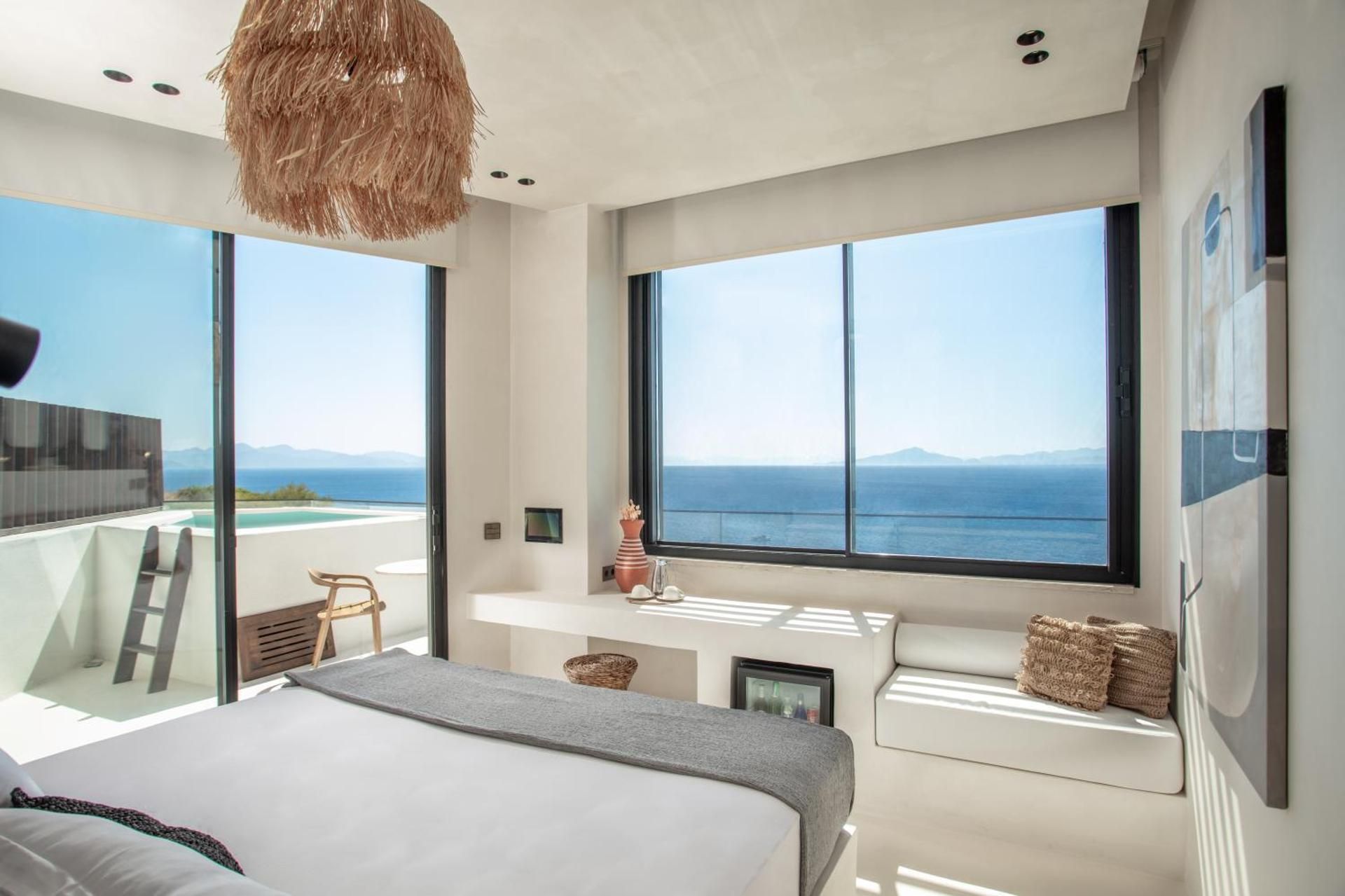 Deluxe Double Room with Balcony and Sea View