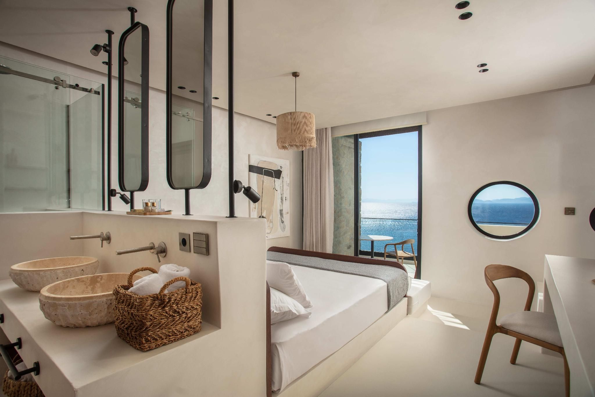 Deluxe Room with Jacuzzi and Sea View