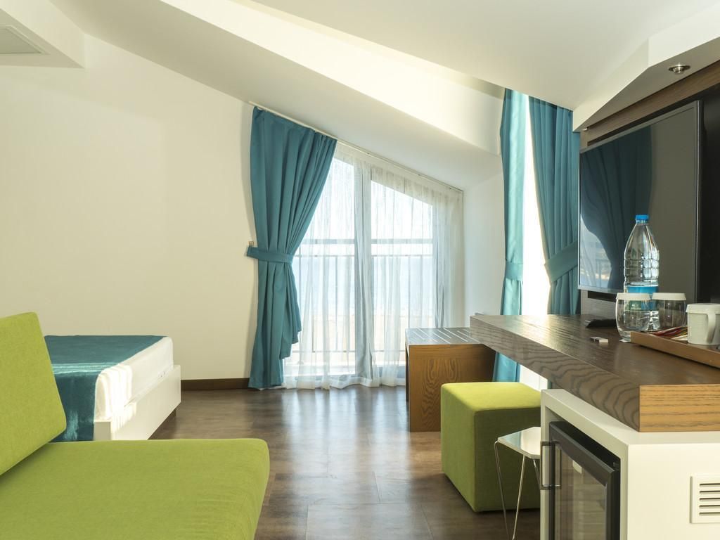 Acroter Hotel & Spa