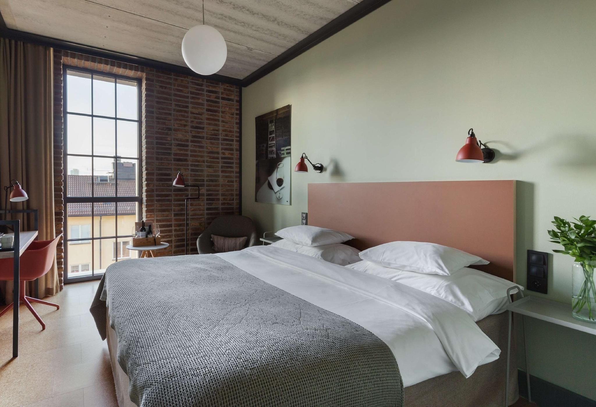 1 King Bed, NonSmoking, Standard Room