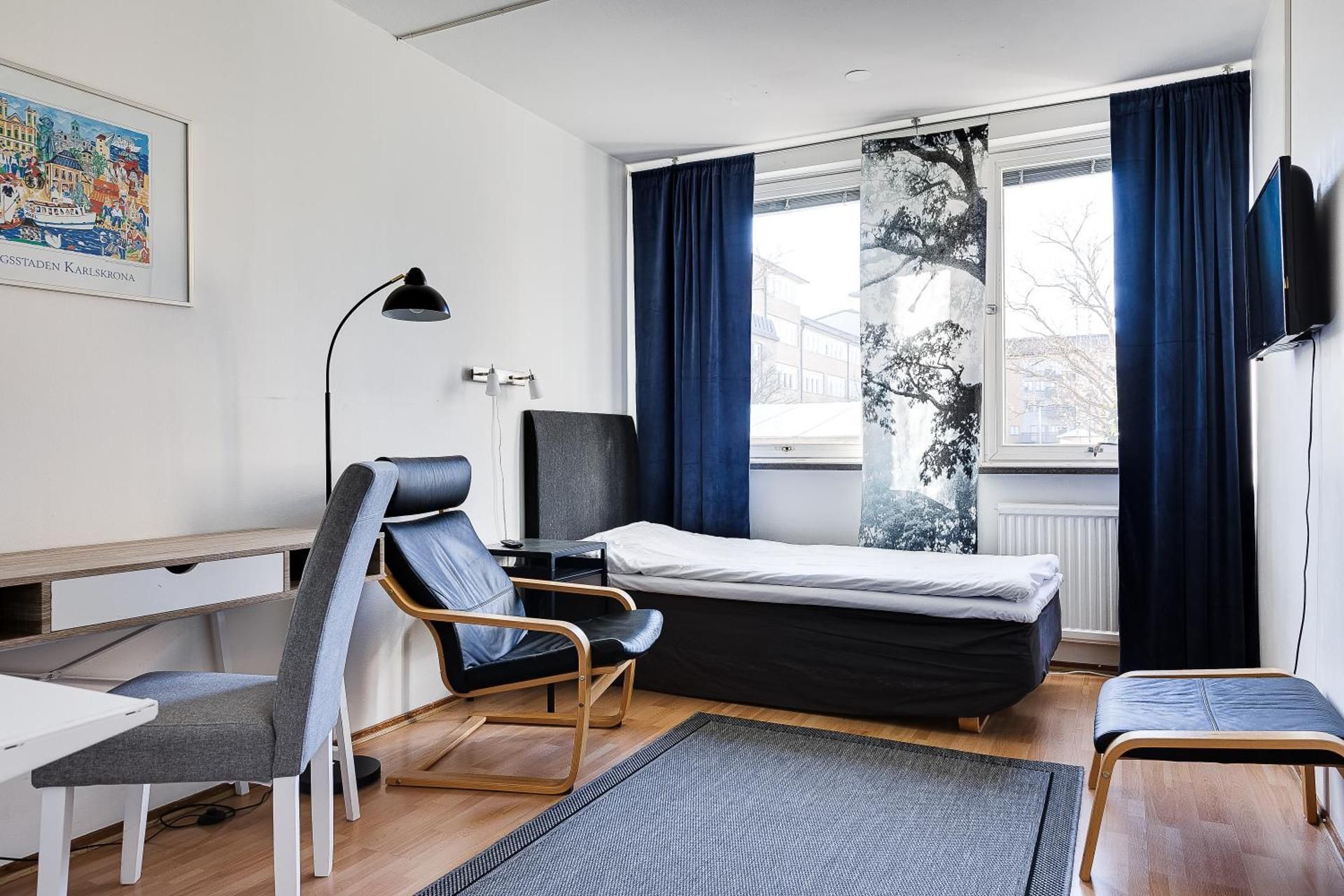 Single Room with Shared Bathroom
