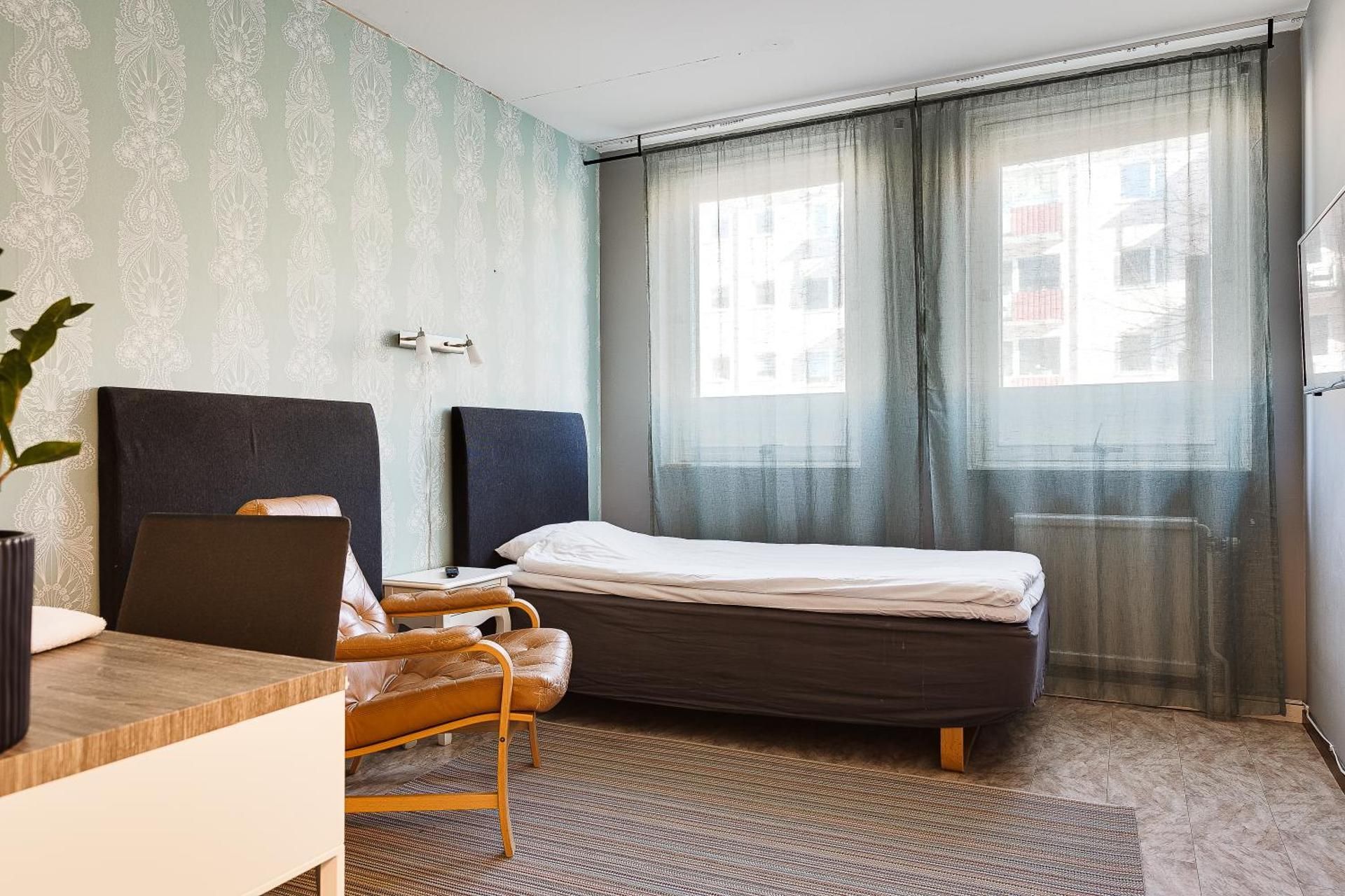 Single Room with Shared Bathroom